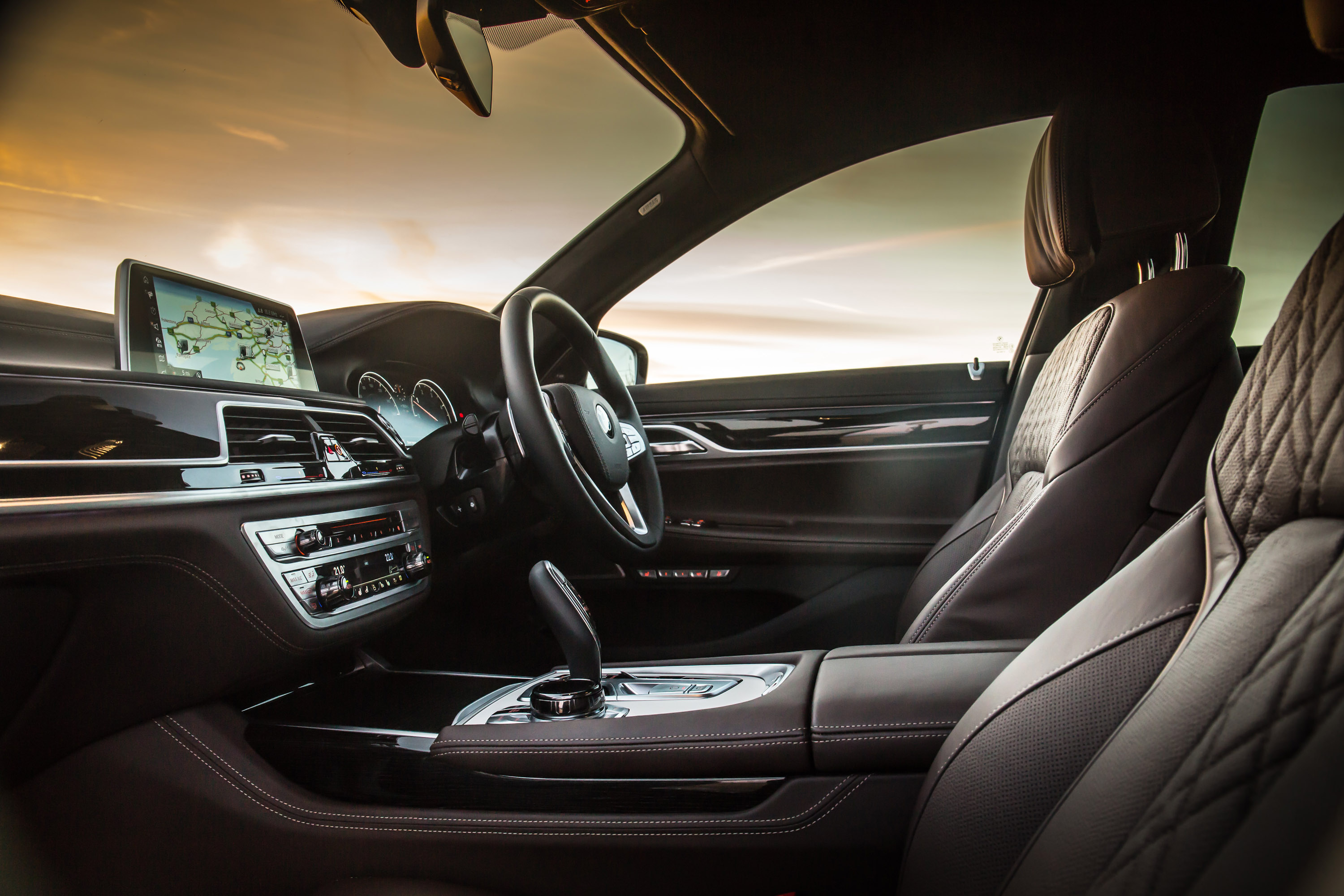 BMW 7-Series UK-Version photo #93