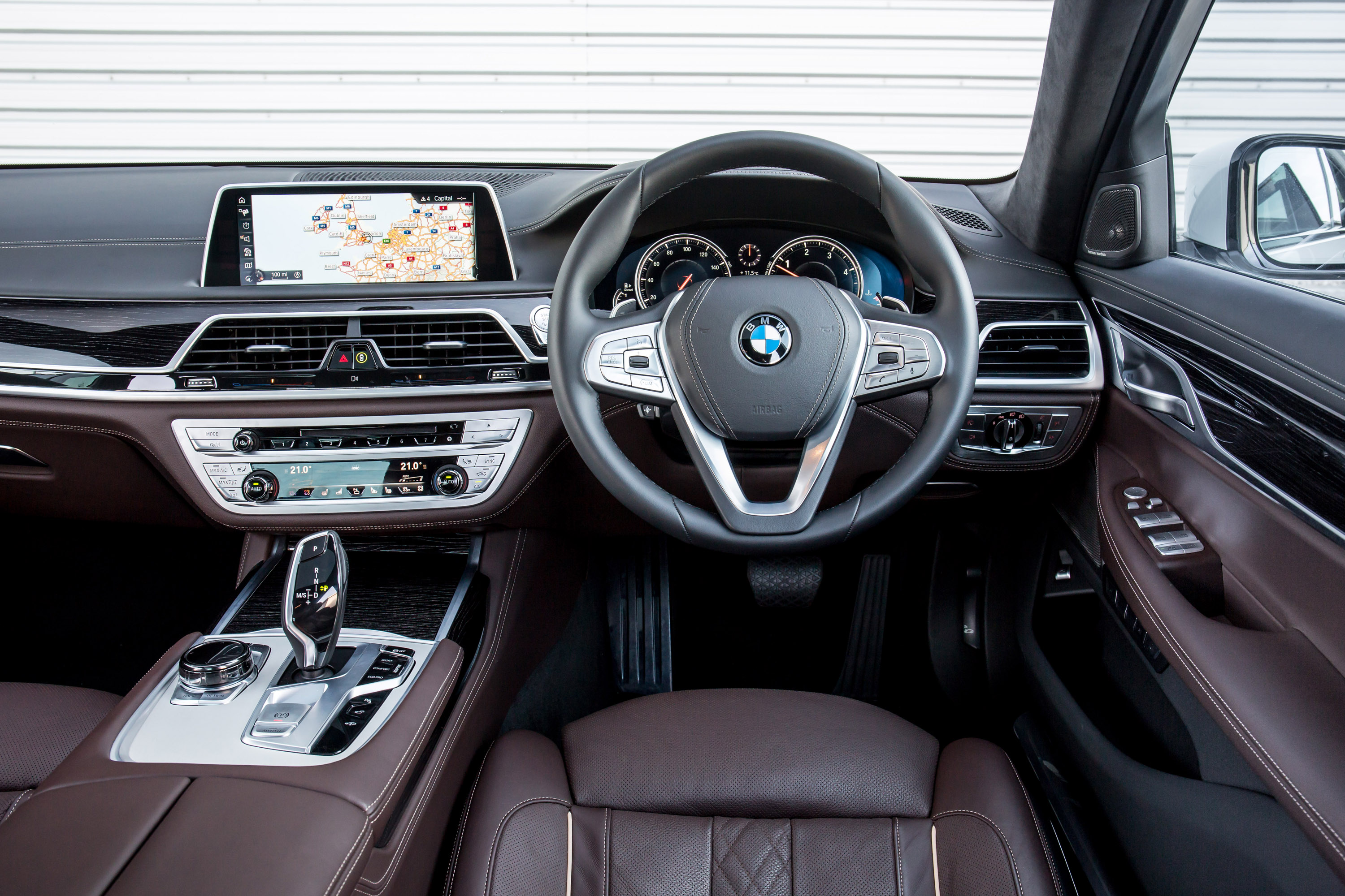 BMW 7-Series UK-Version photo #95