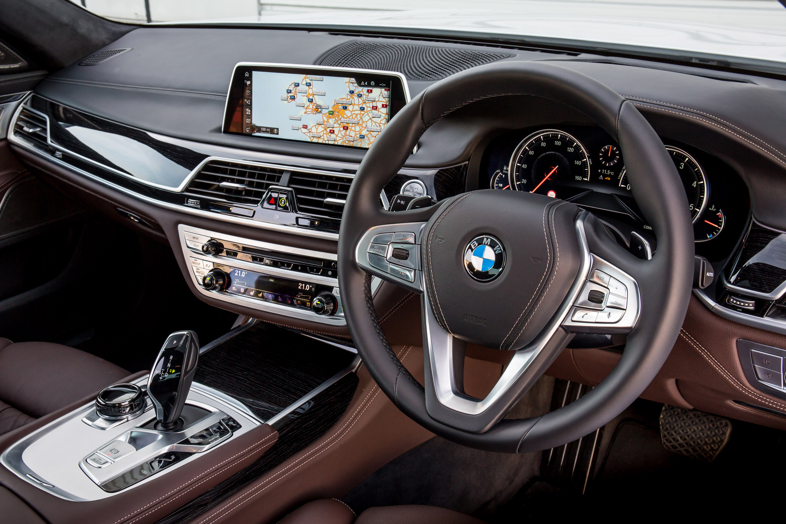 BMW 7-Series UK-Version photo #96