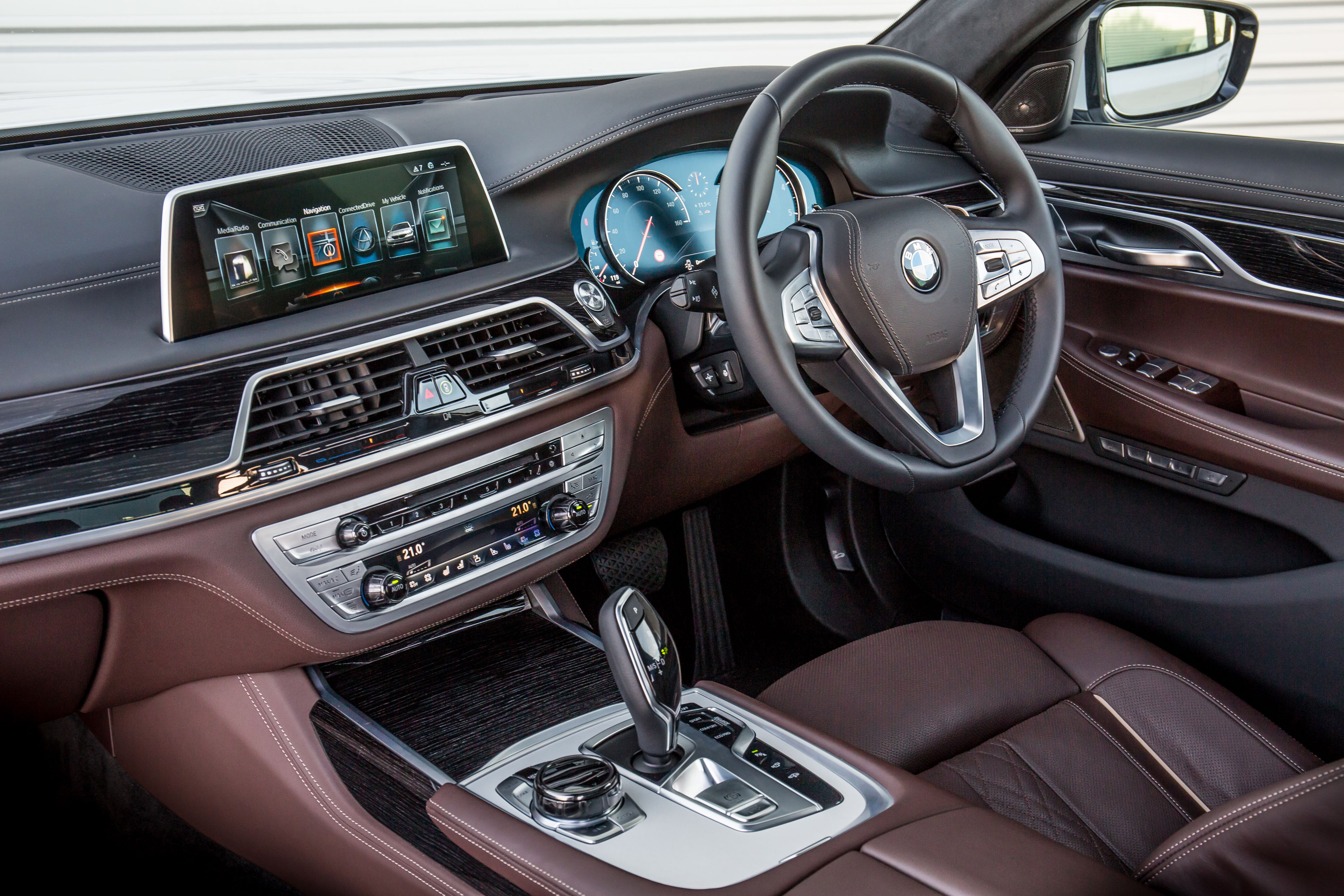 BMW 7-Series UK-Version photo #98