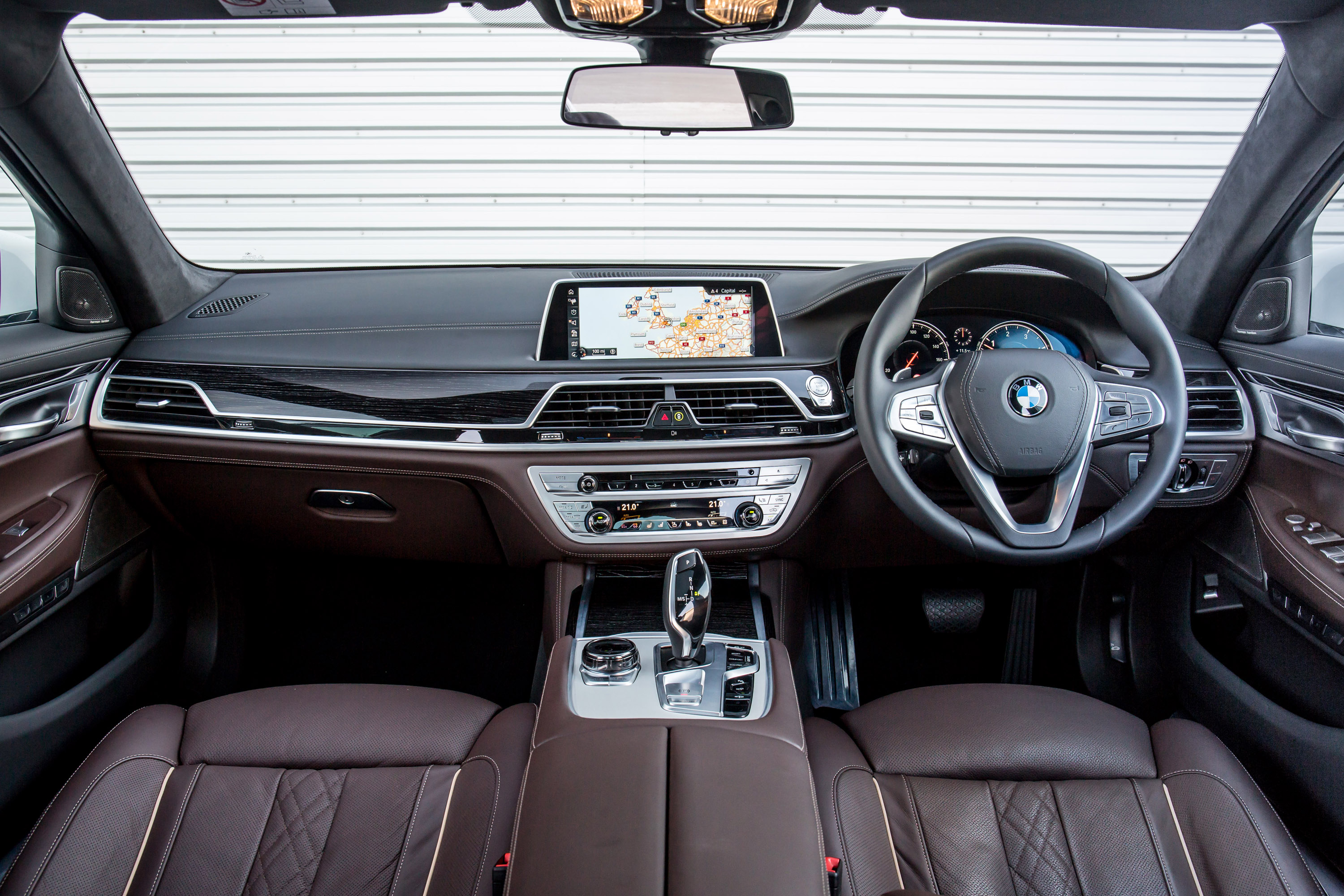 BMW 7-Series UK-Version photo #99