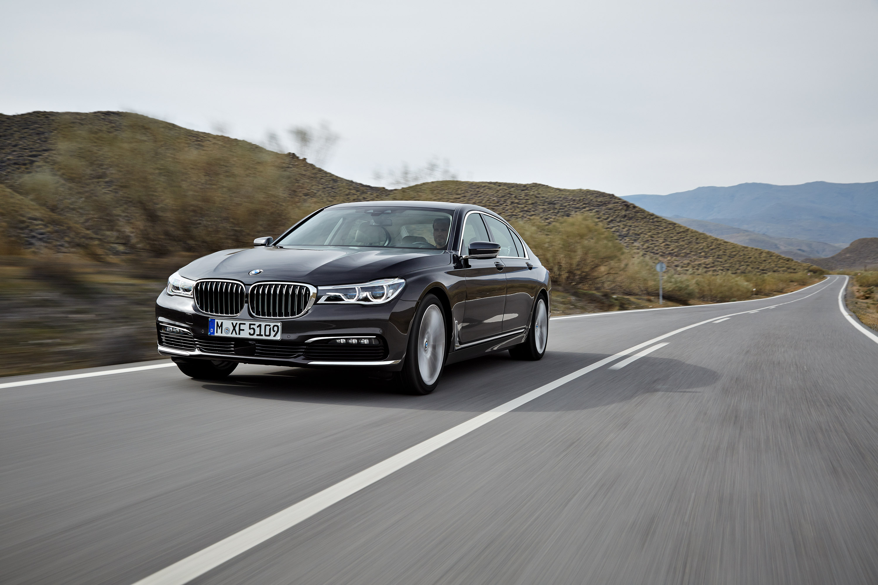 BMW 7-Series photo #2