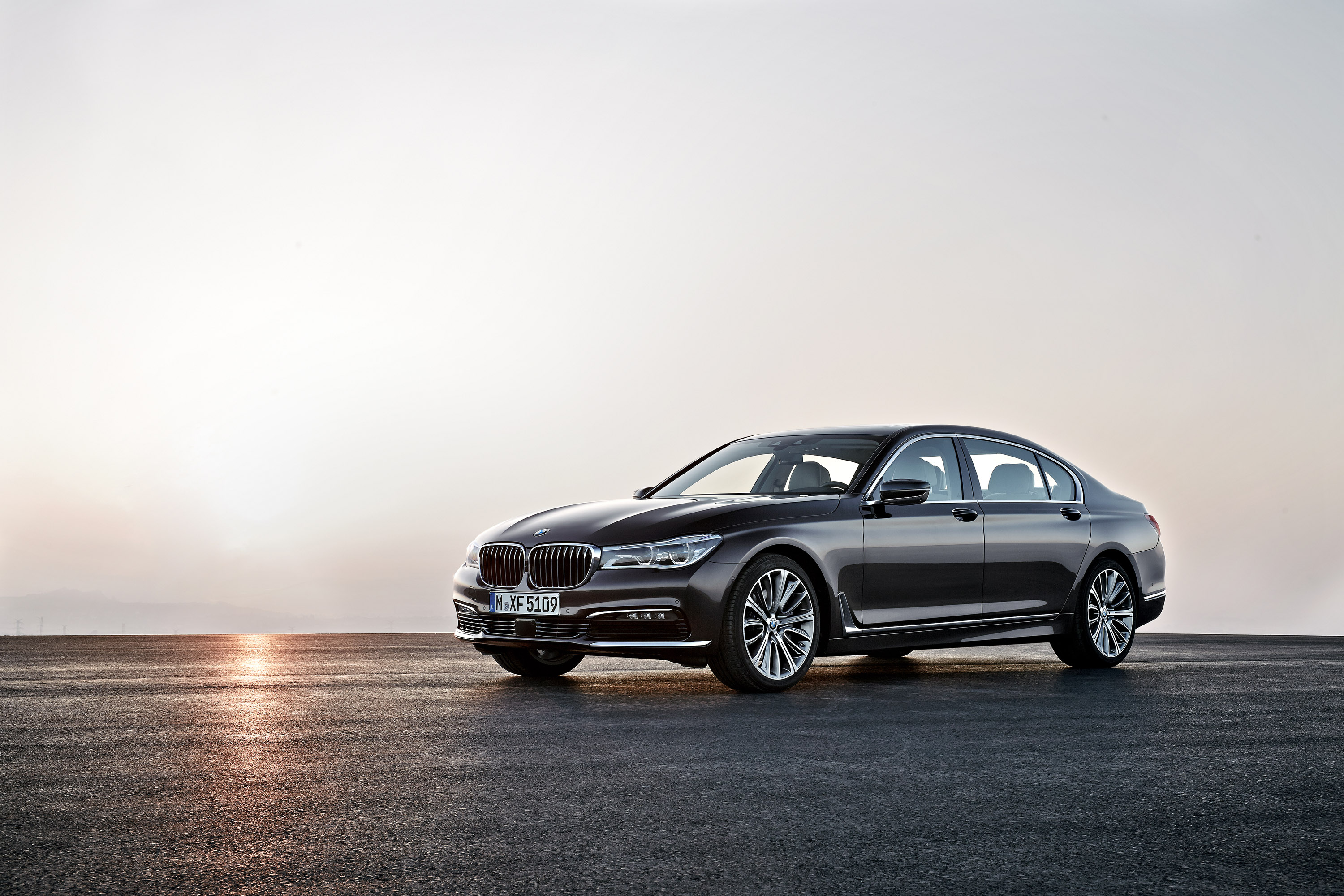 BMW 7-Series photo #4