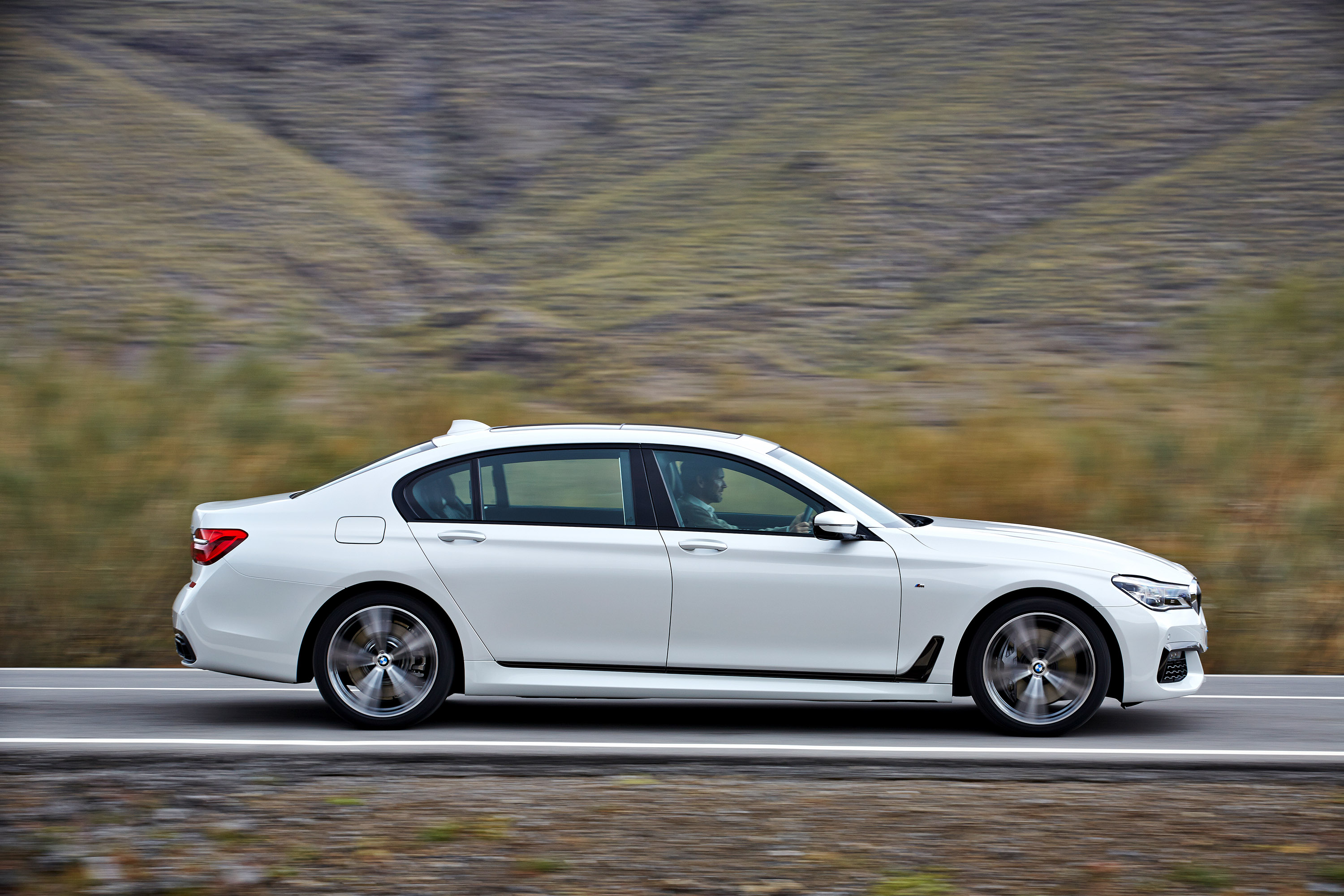 BMW 7-Series photo #16
