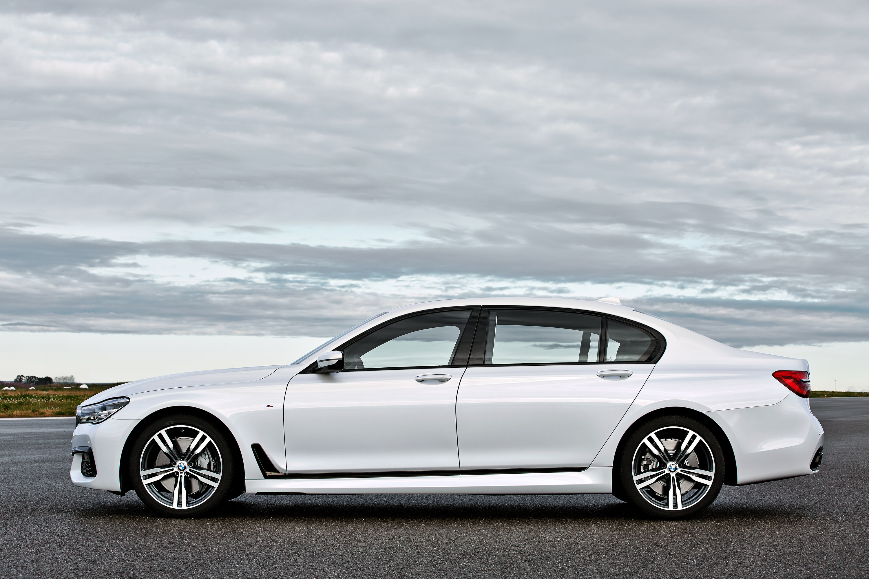 BMW 7-Series photo #18