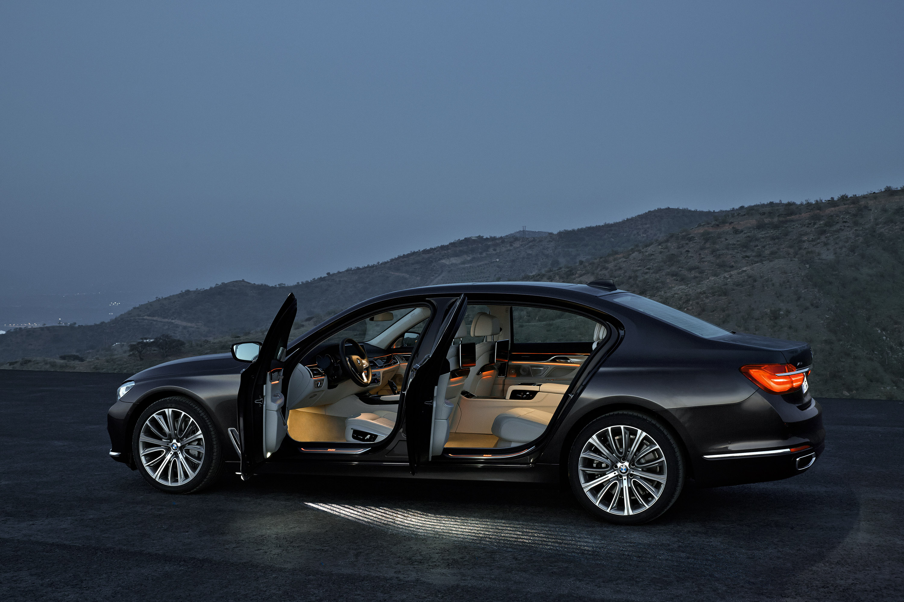 BMW 7-Series photo #20
