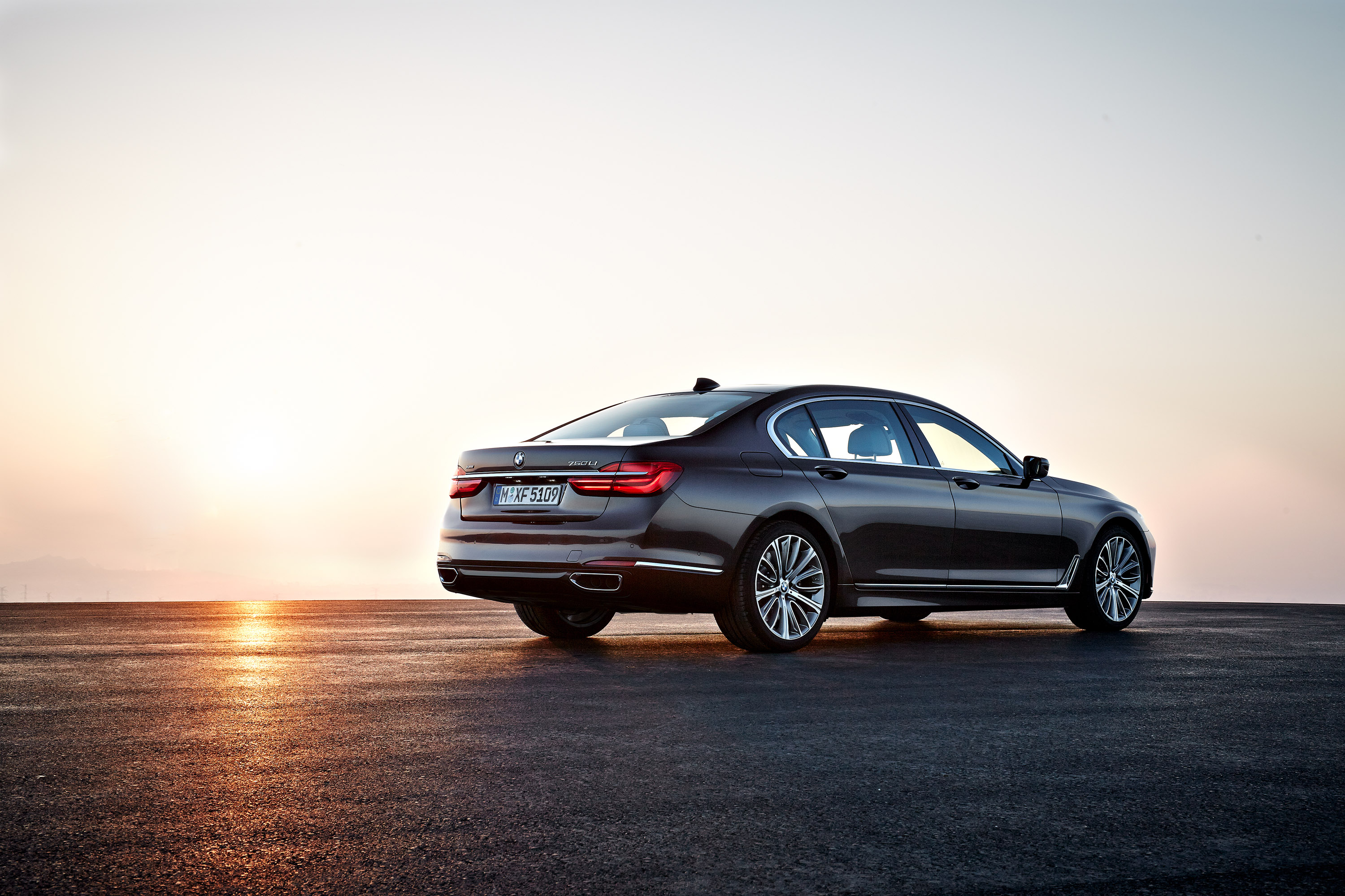 BMW 7-Series photo #21