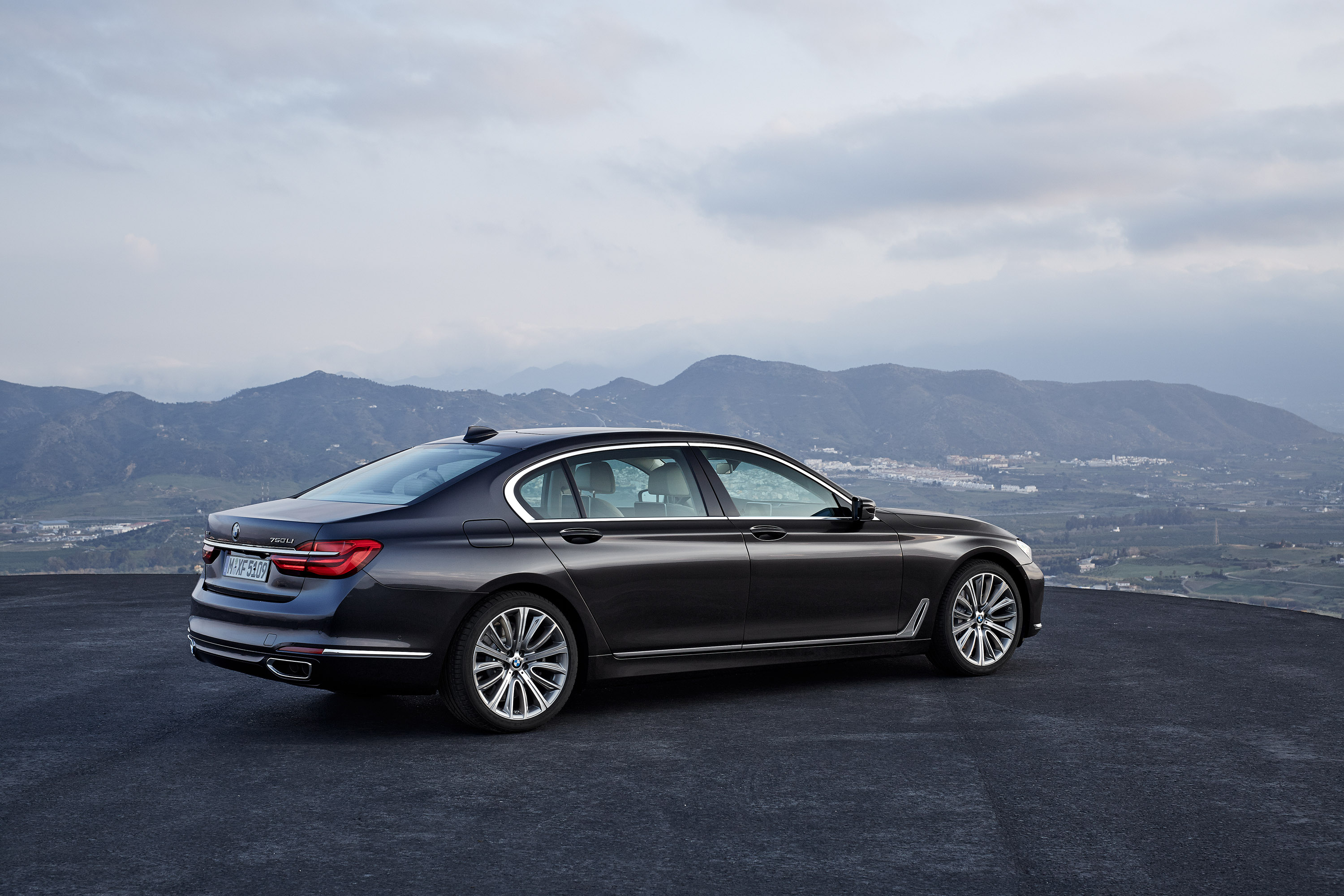 BMW 7-Series photo #22