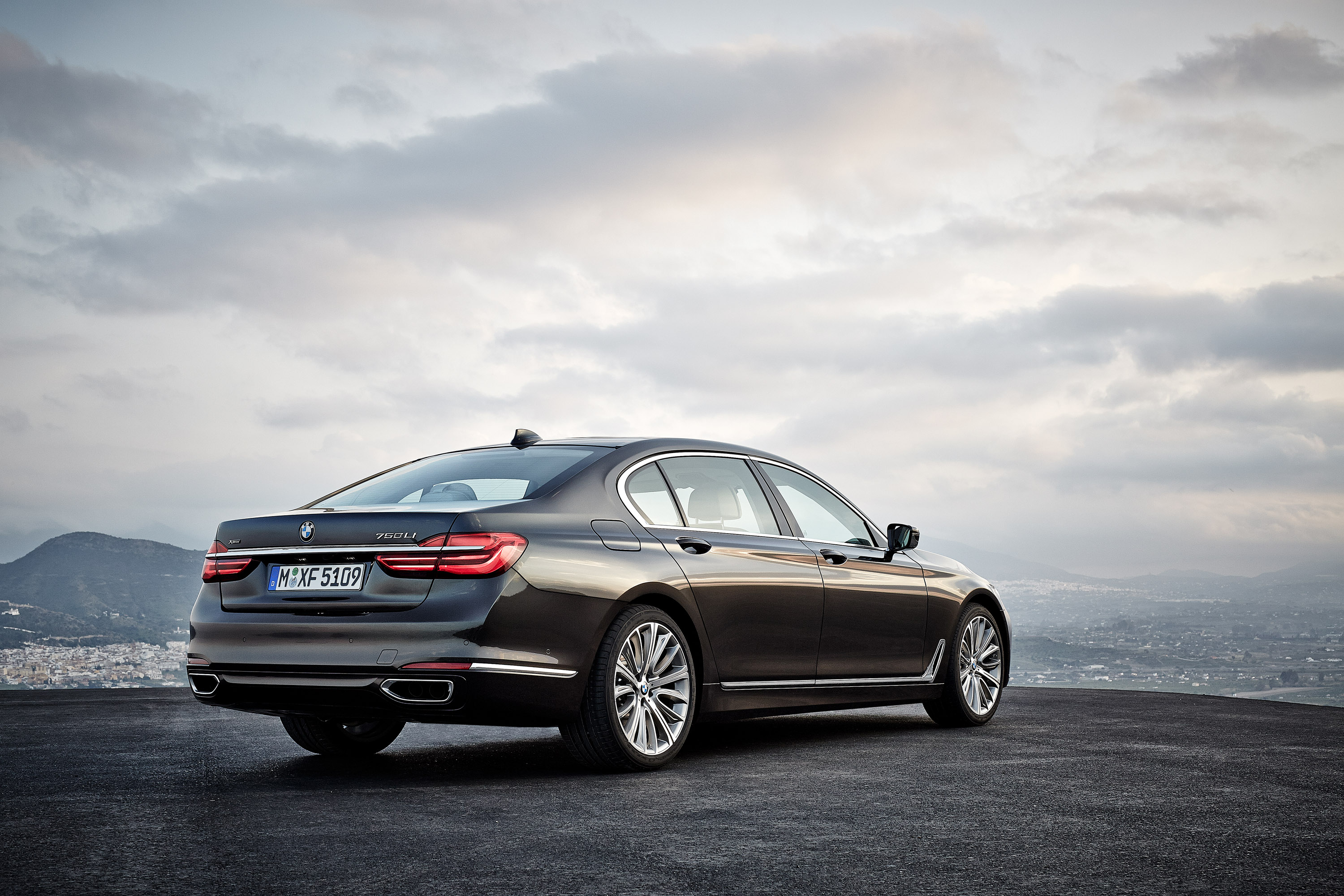 BMW 7-Series photo #24