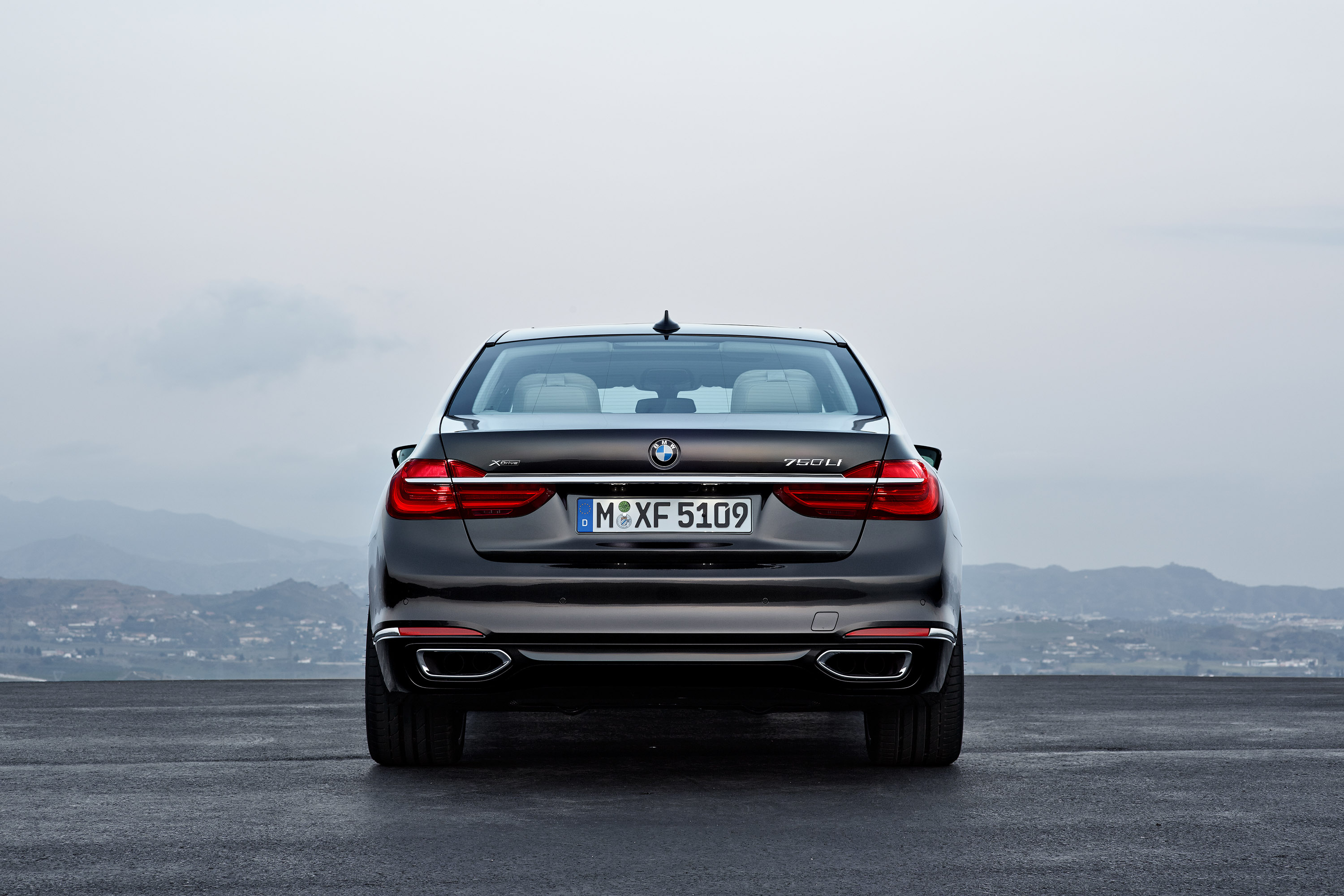 BMW 7-Series photo #25