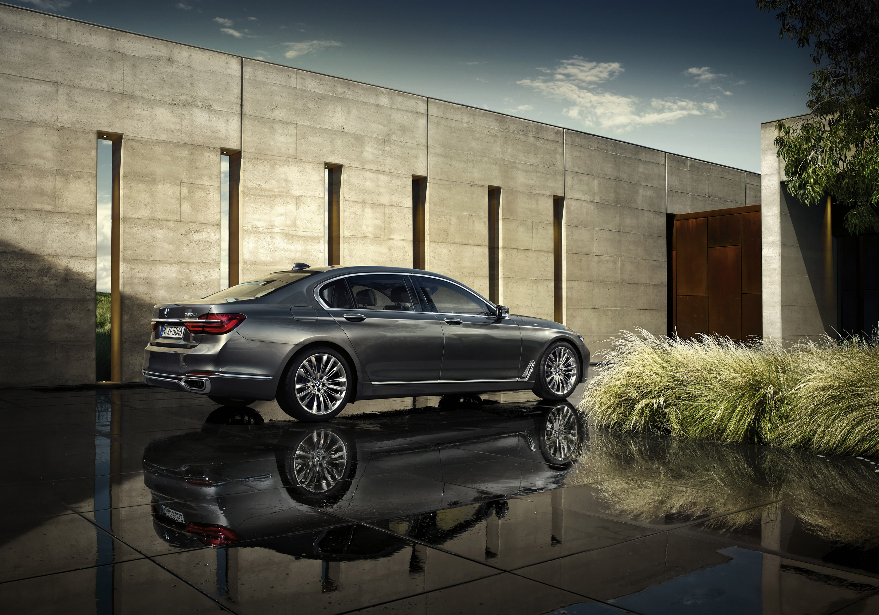 BMW 7-Series photo #29