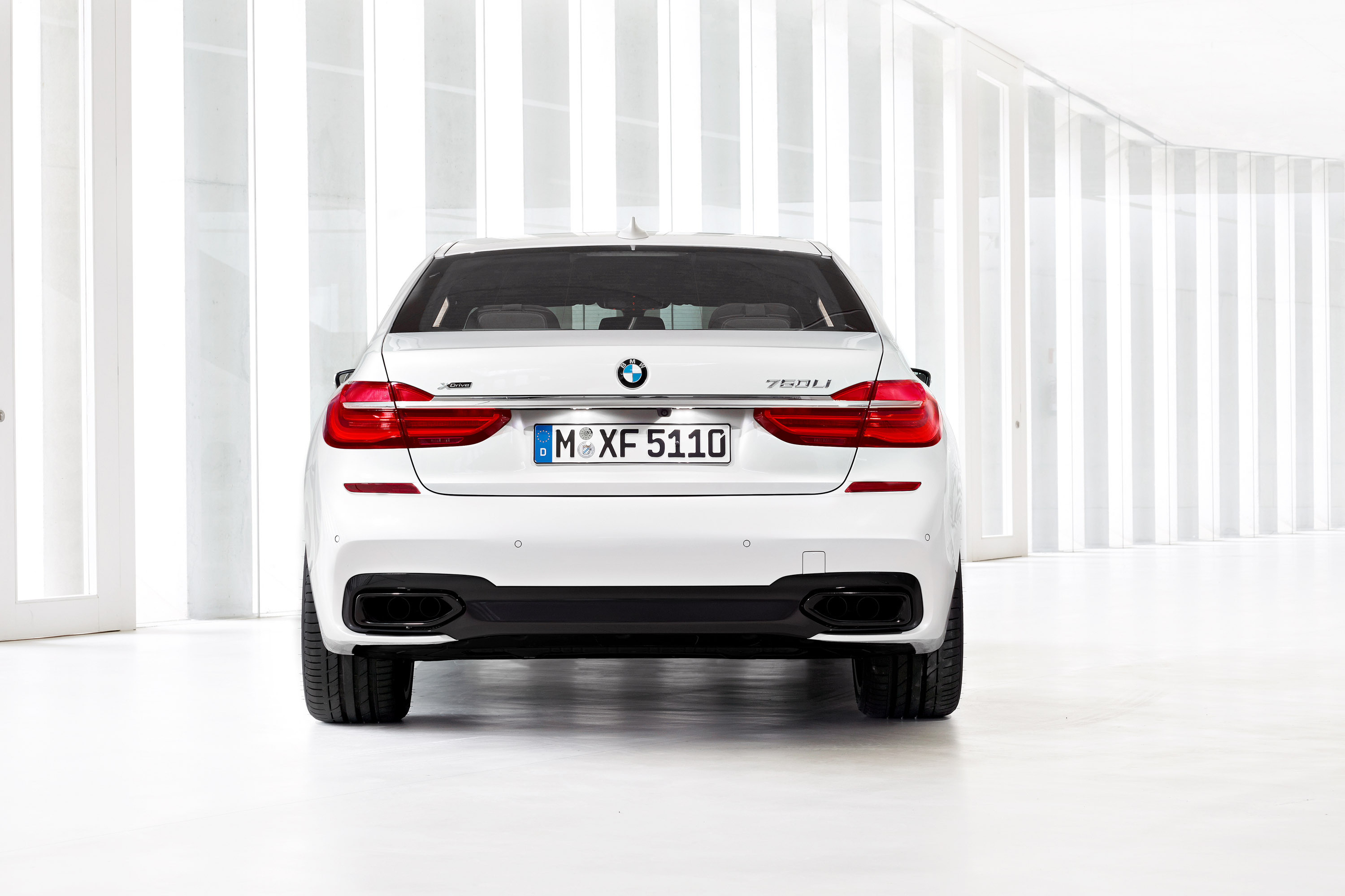 BMW 7-Series photo #30