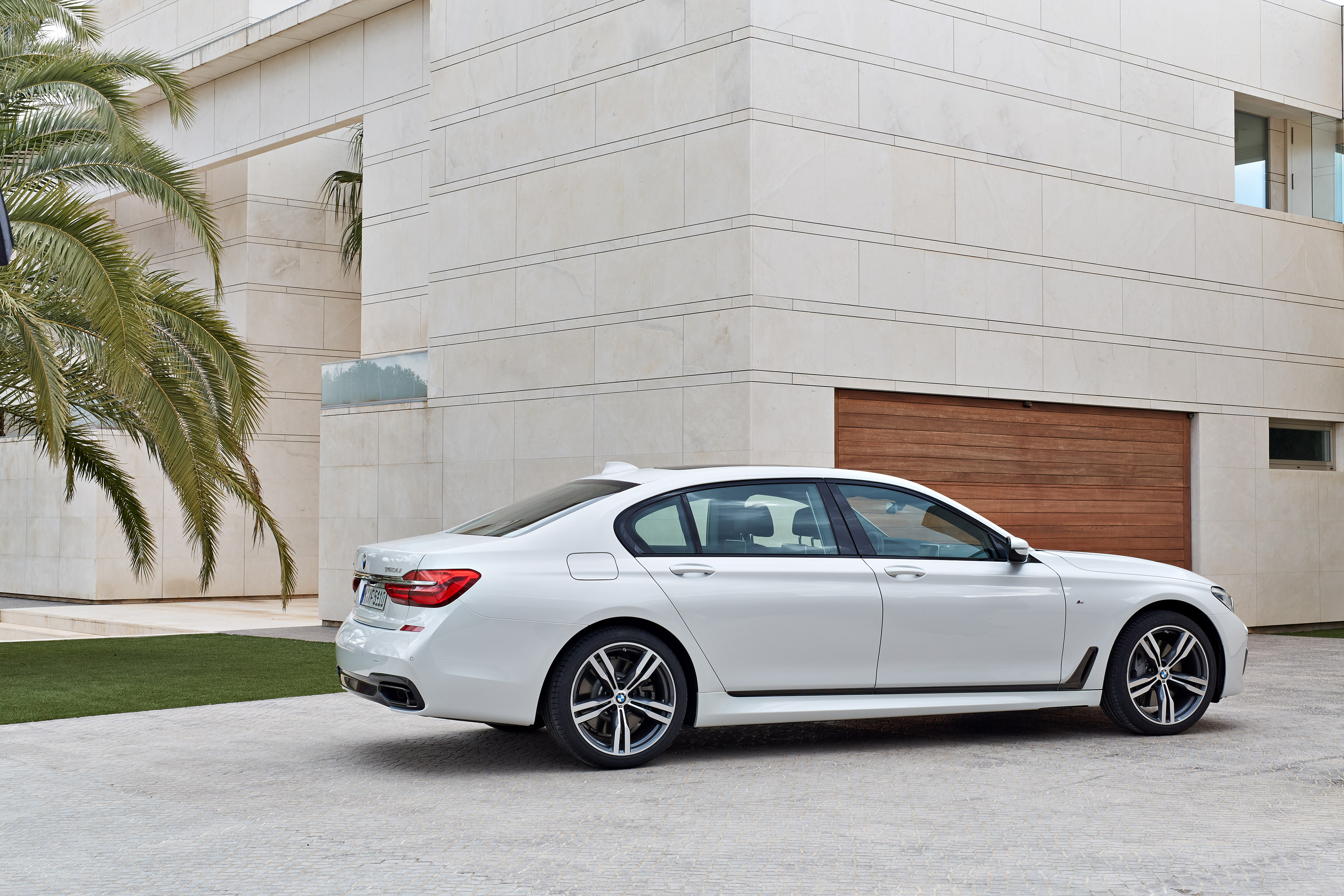 BMW 7-Series photo #31