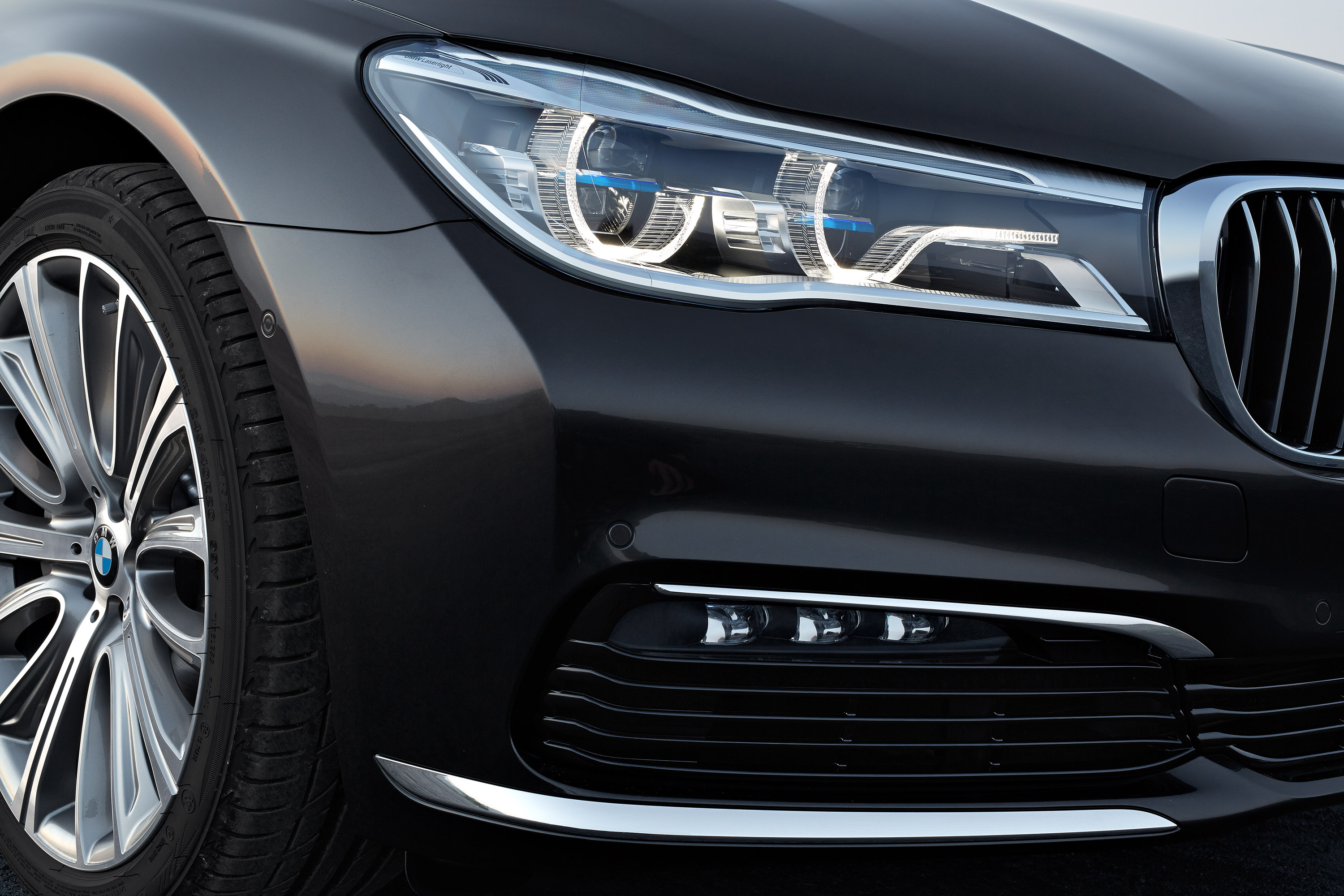 BMW 7-Series photo #34