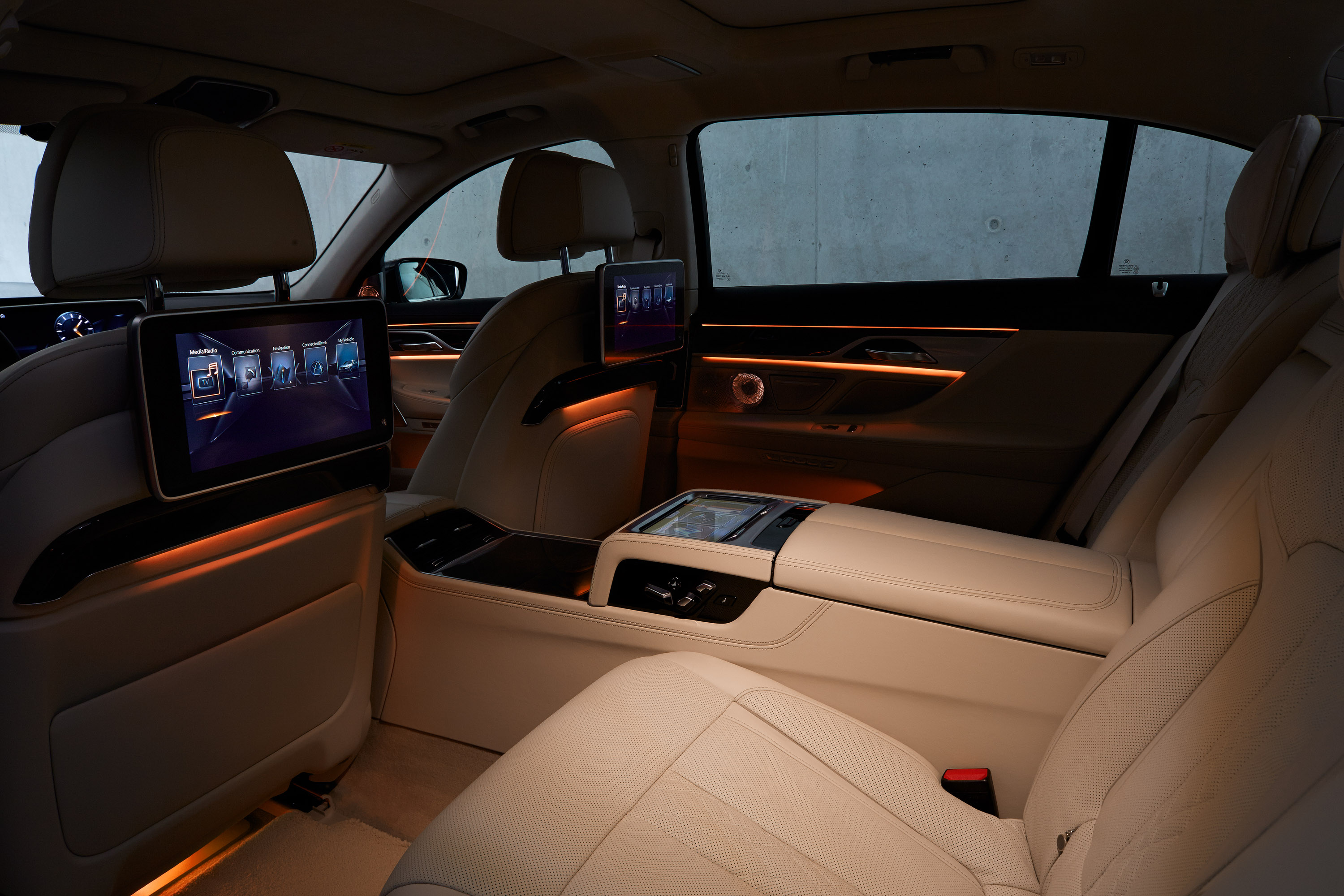 BMW 7-Series photo #52