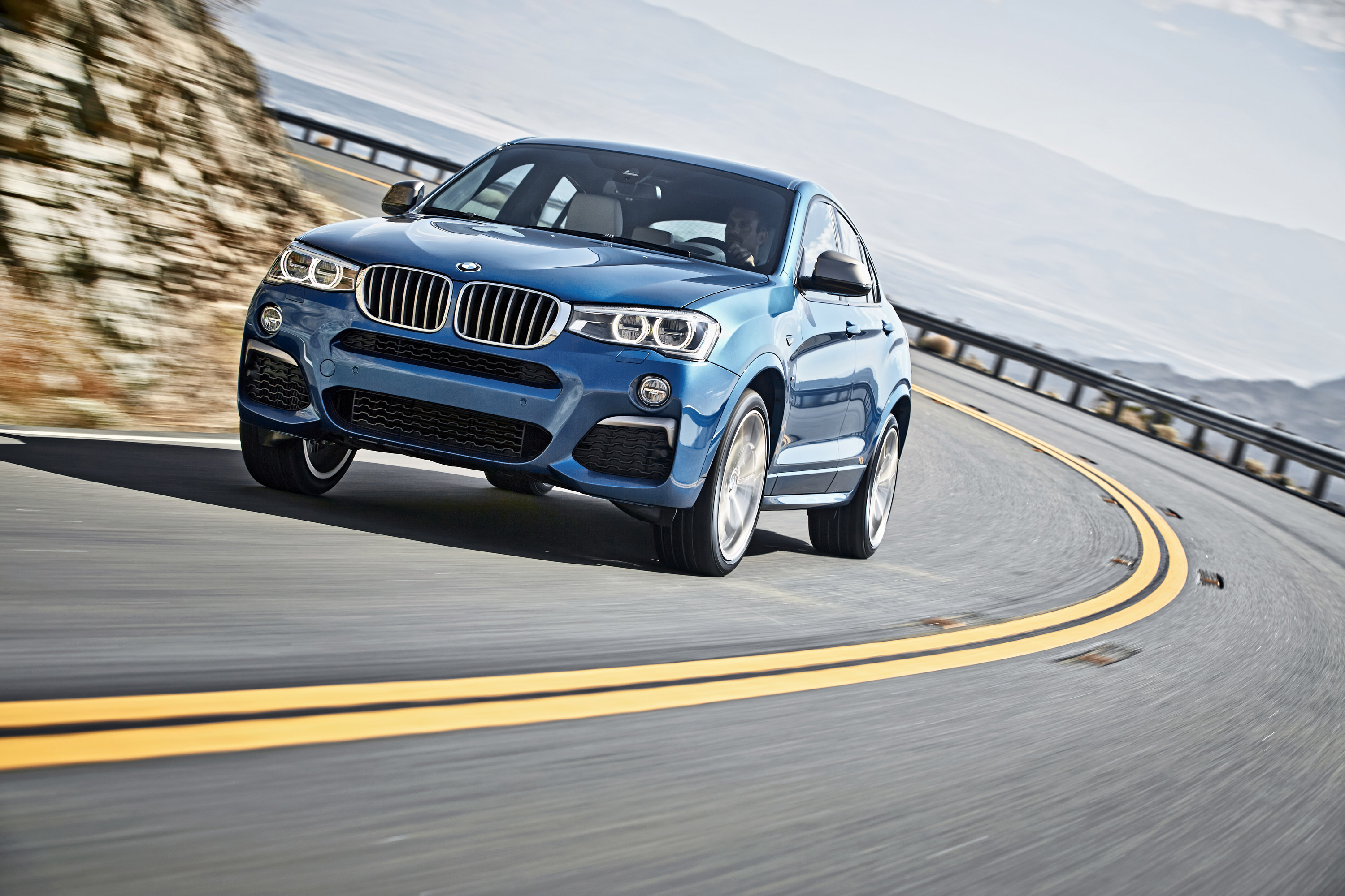 BMW X4 M40i photo #13