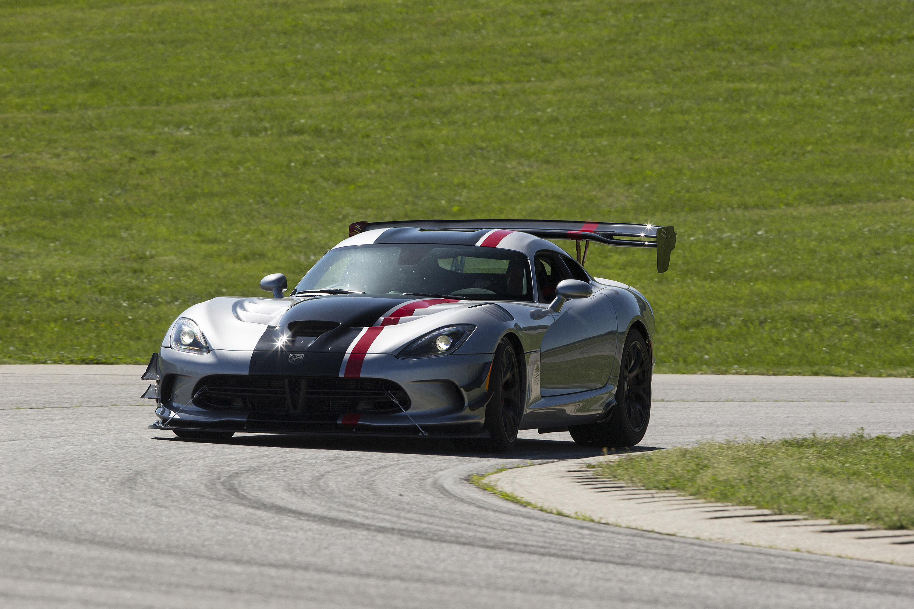 Dodge Viper ACR photo #15