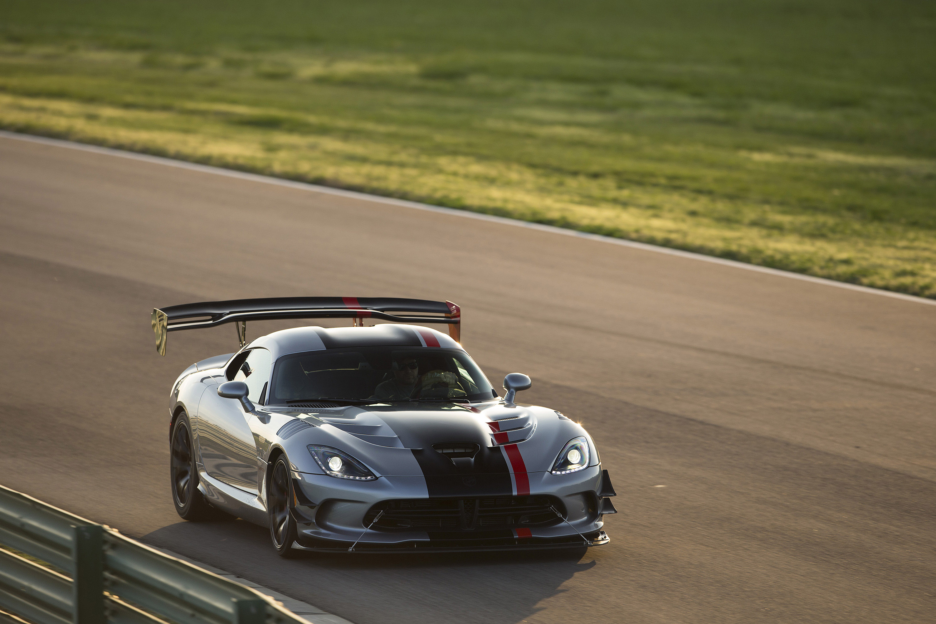 Dodge Viper ACR photo #16