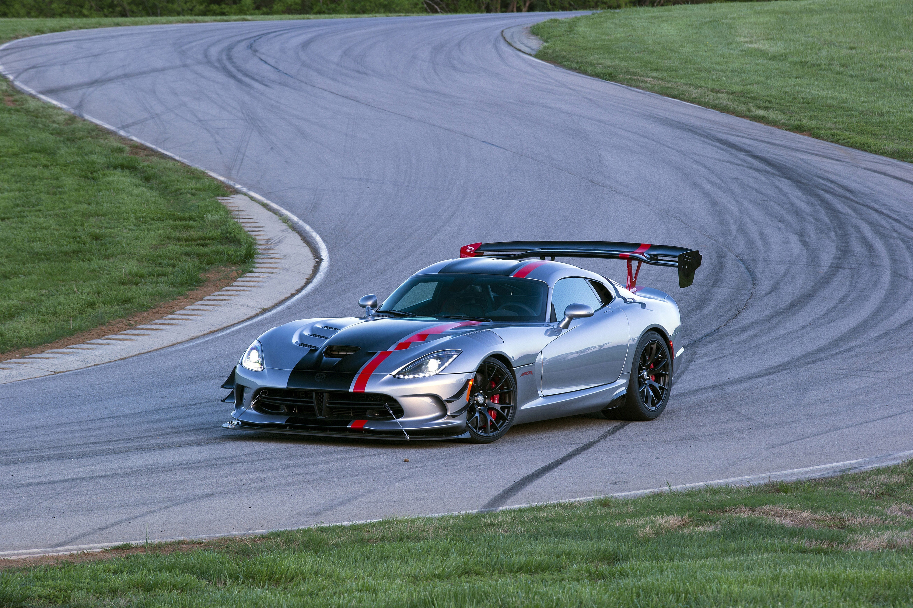 Dodge Viper ACR photo #29