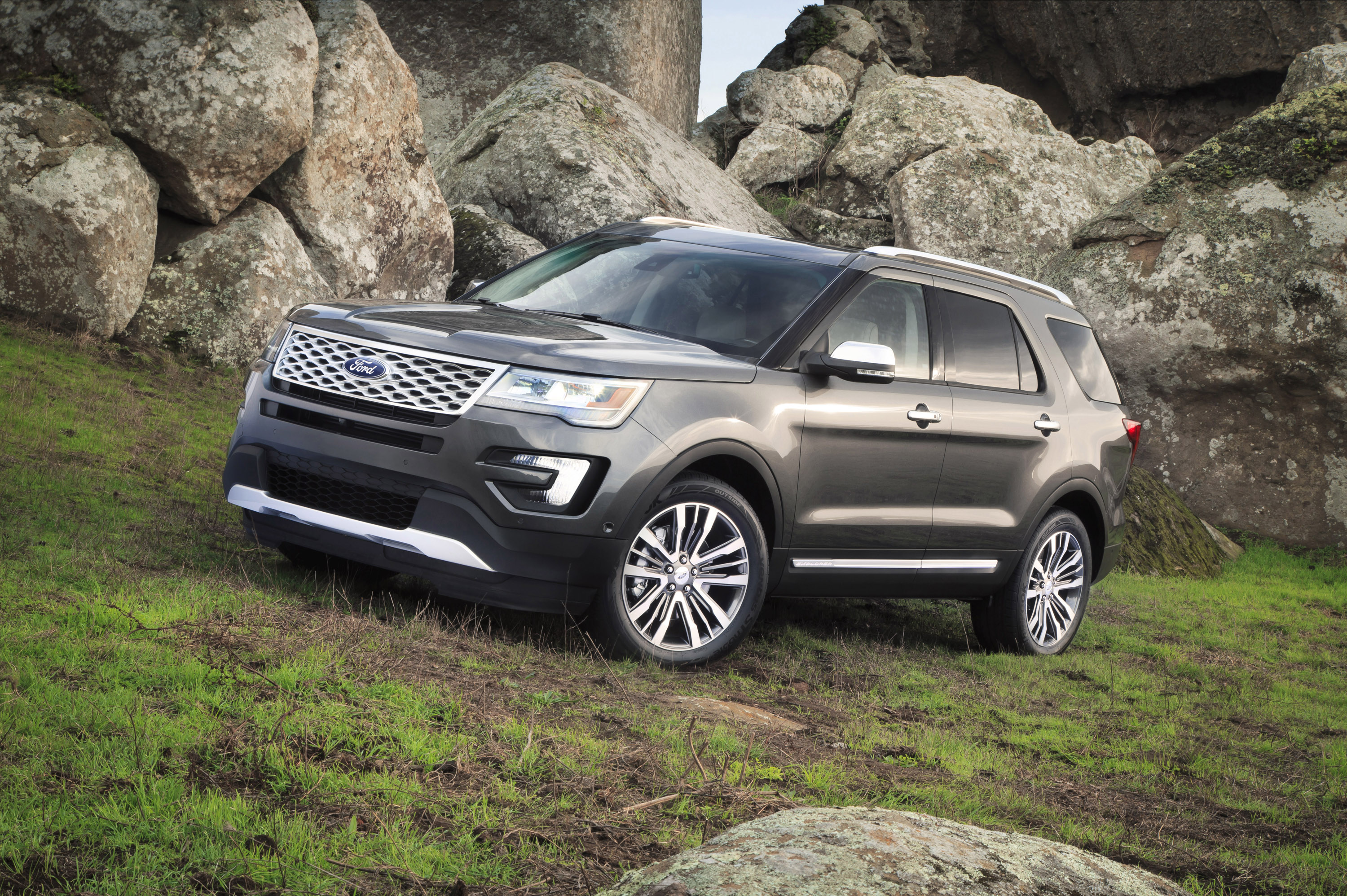 Ford Explorer photo #1