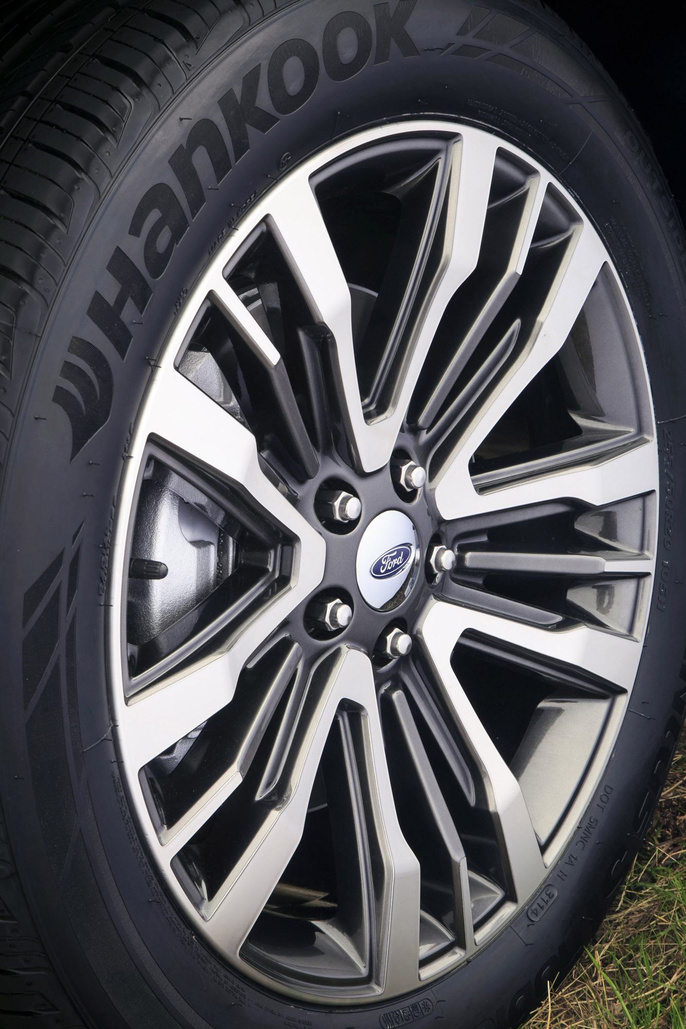 Ford Explorer photo #15