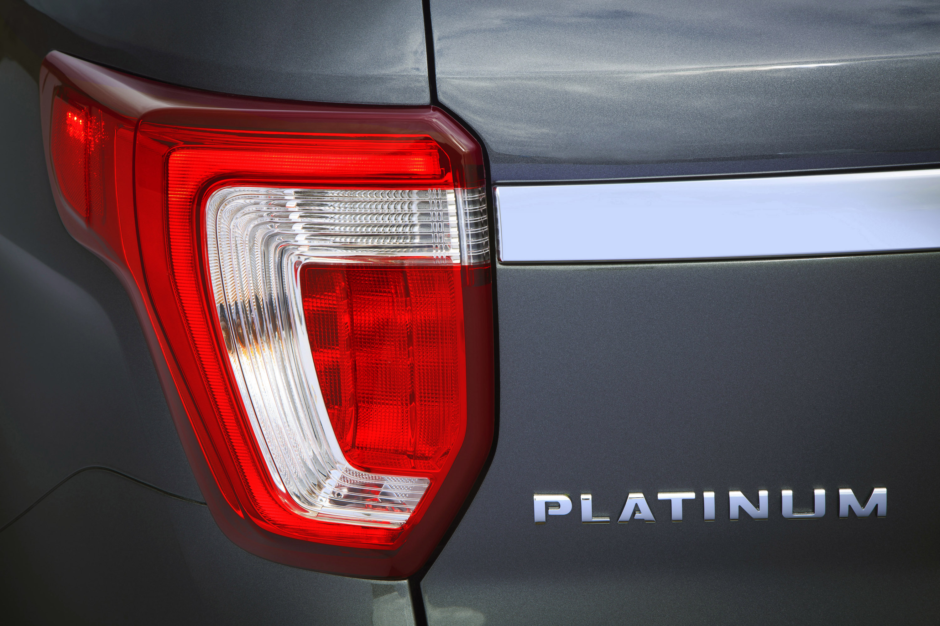 Ford Explorer photo #16