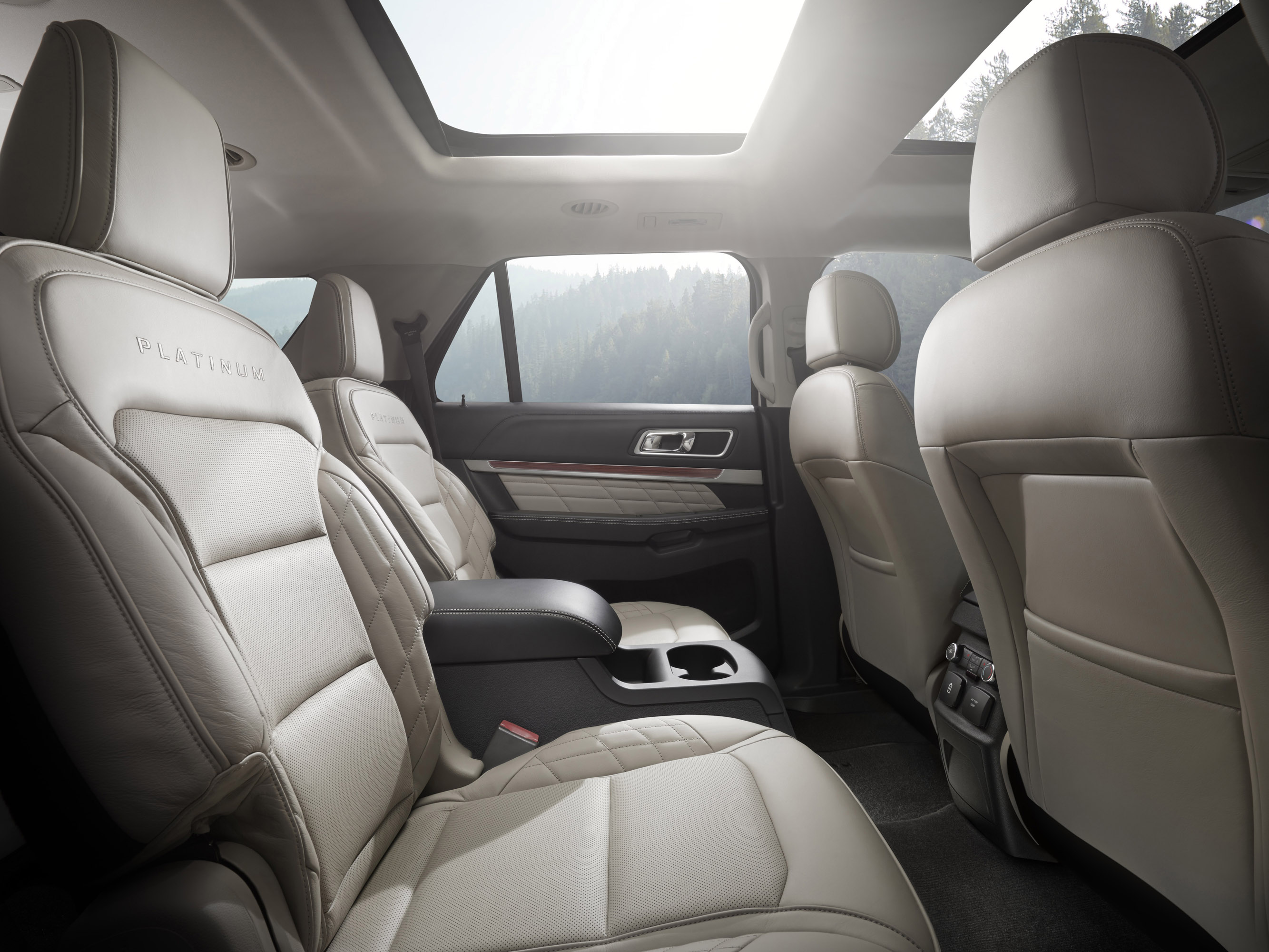 Ford Explorer photo #19