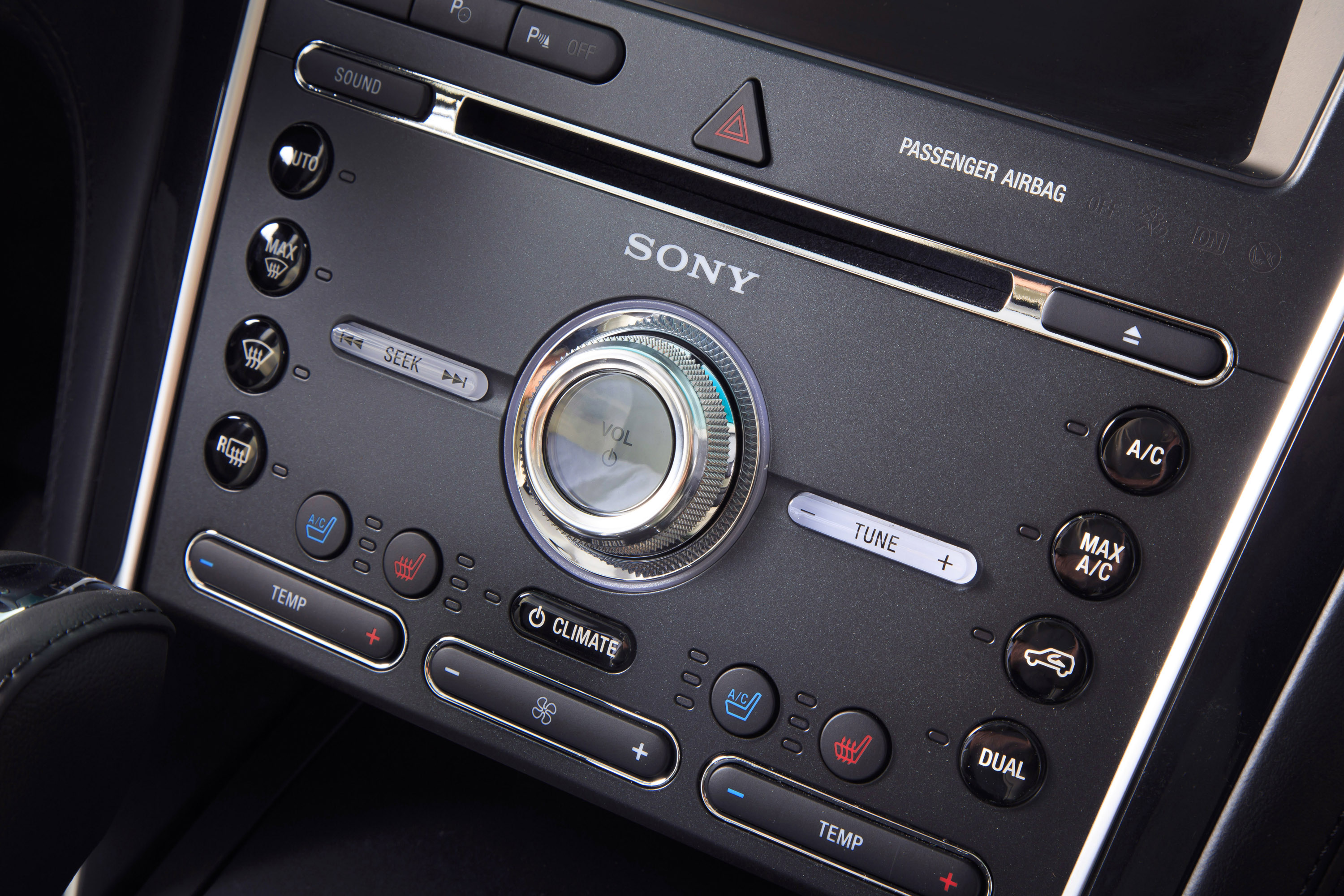 Ford Explorer photo #22