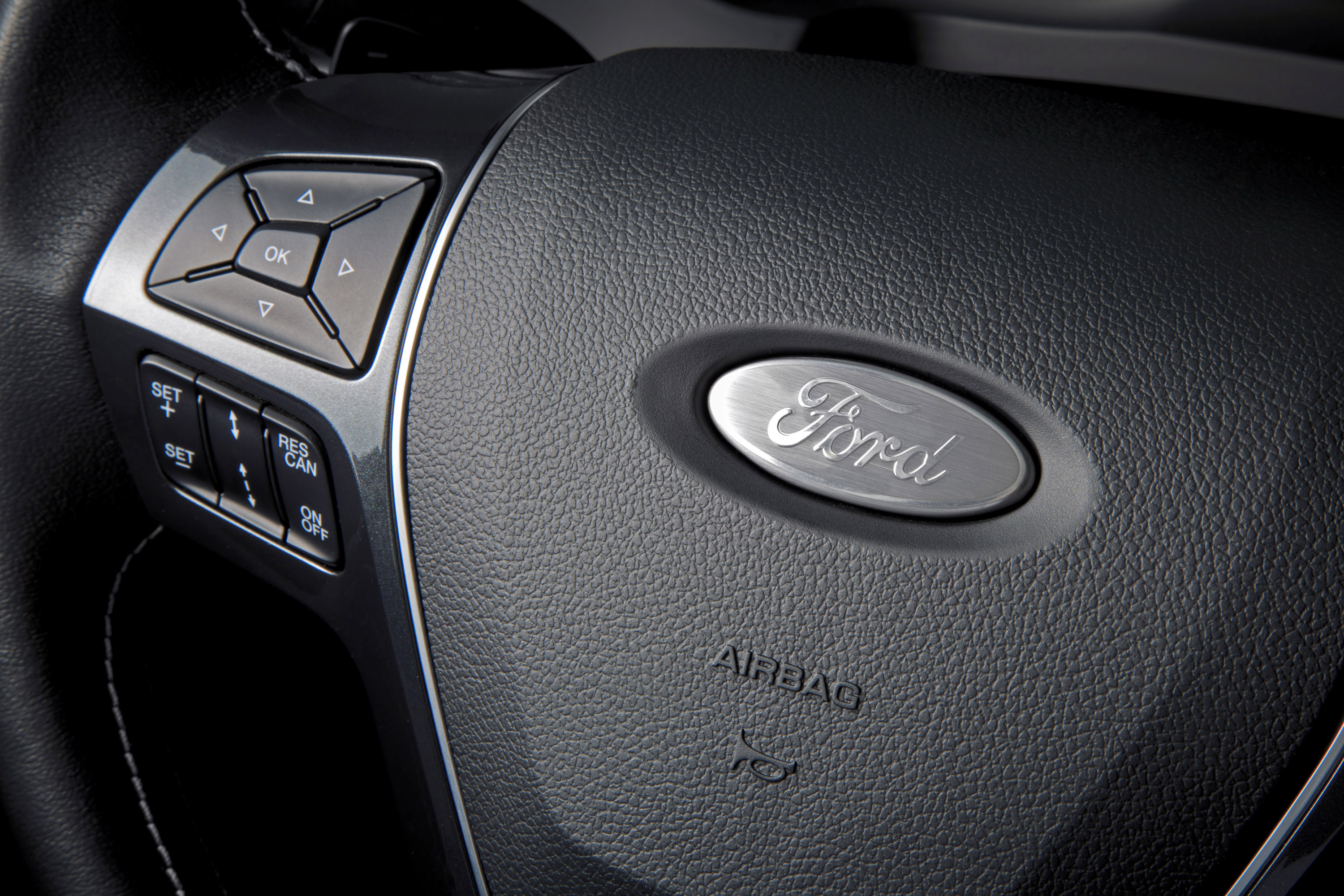 Ford Explorer photo #23