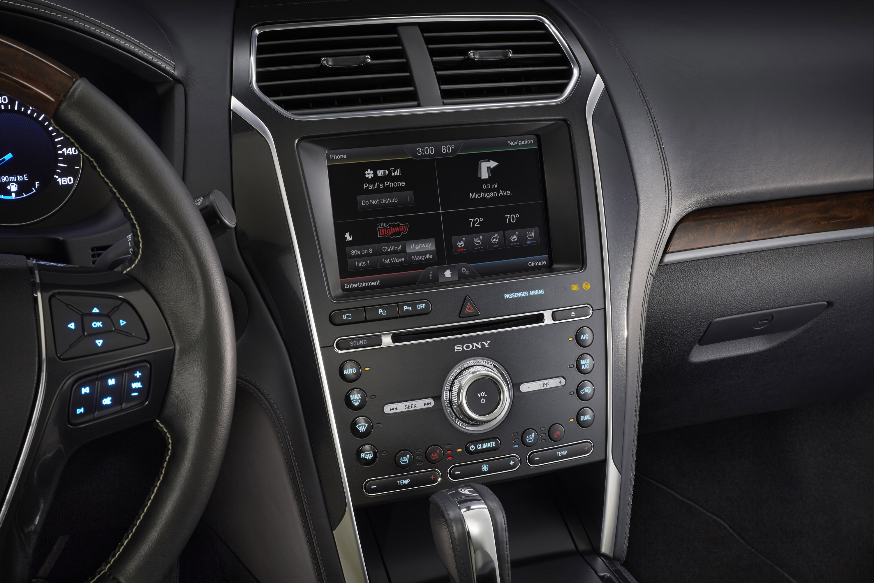 Ford Explorer photo #24