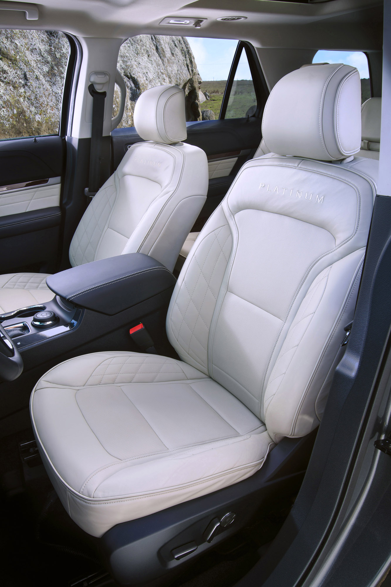 Ford Explorer photo #25