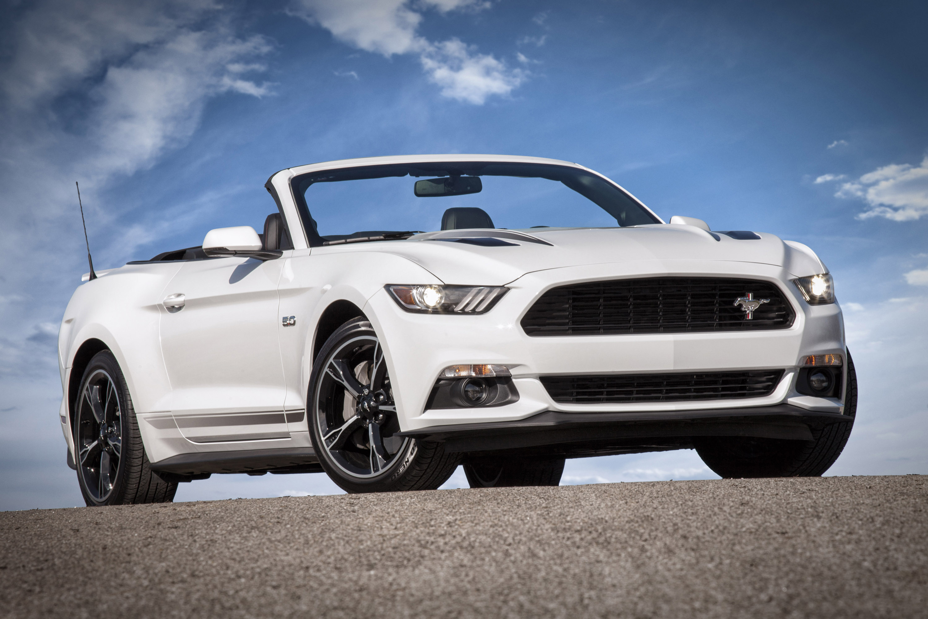 Ford Mustang photo #1