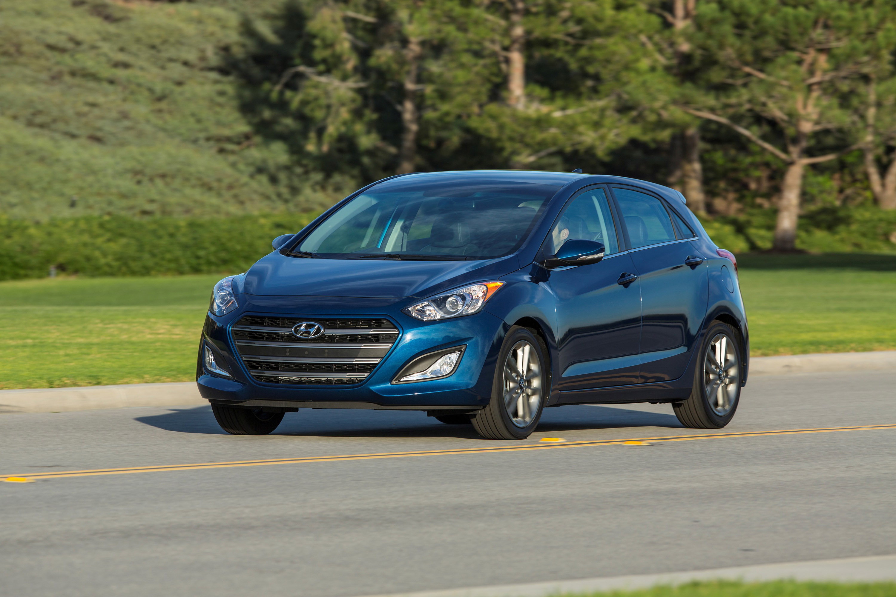 2016 Hyundai Elantra GT - HD Pictures @ carsinvasion.com