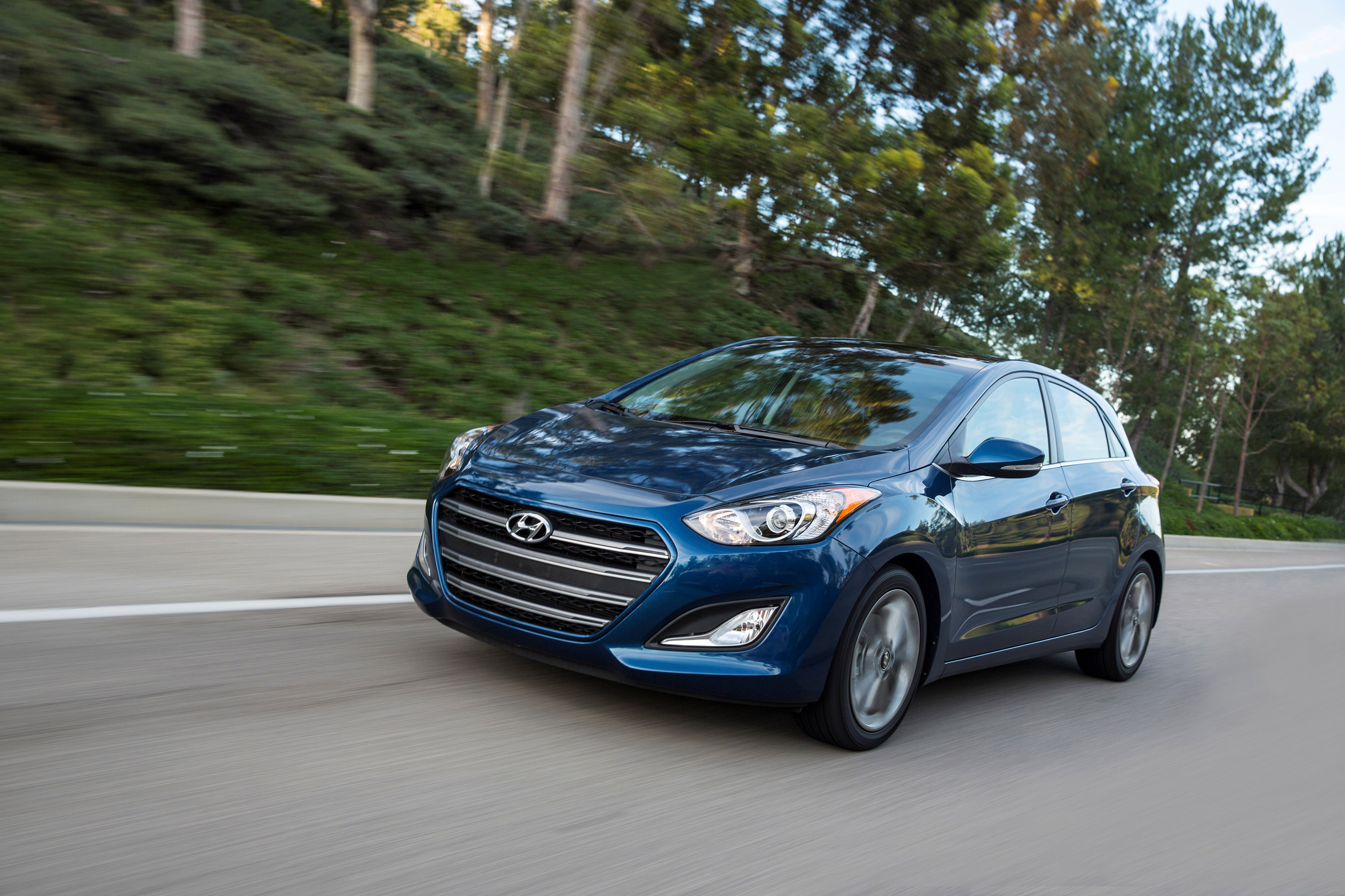 2016 Hyundai Elantra GT - HD Pictures @ carsinvasion.com