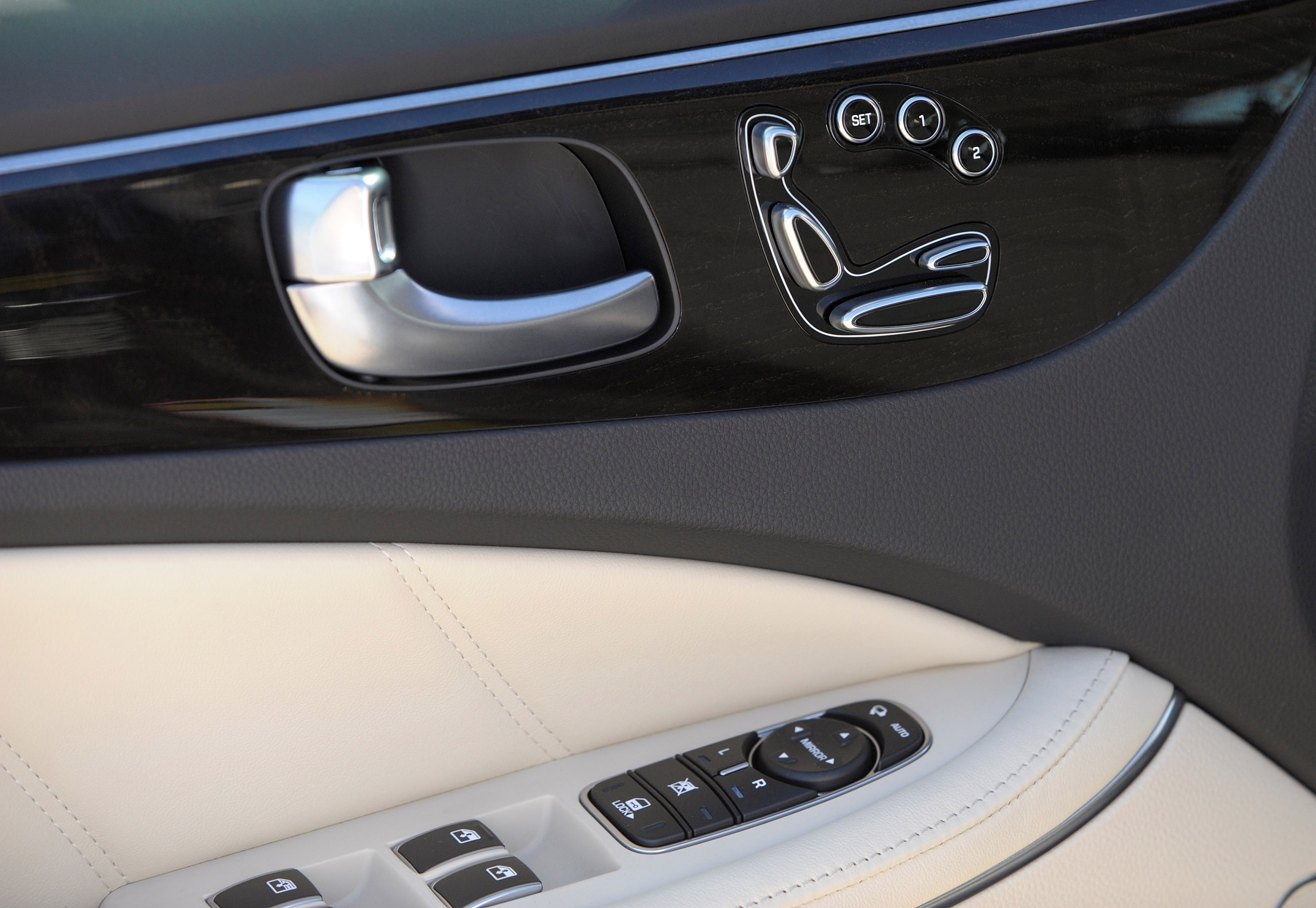 Hyundai Equus photo #24