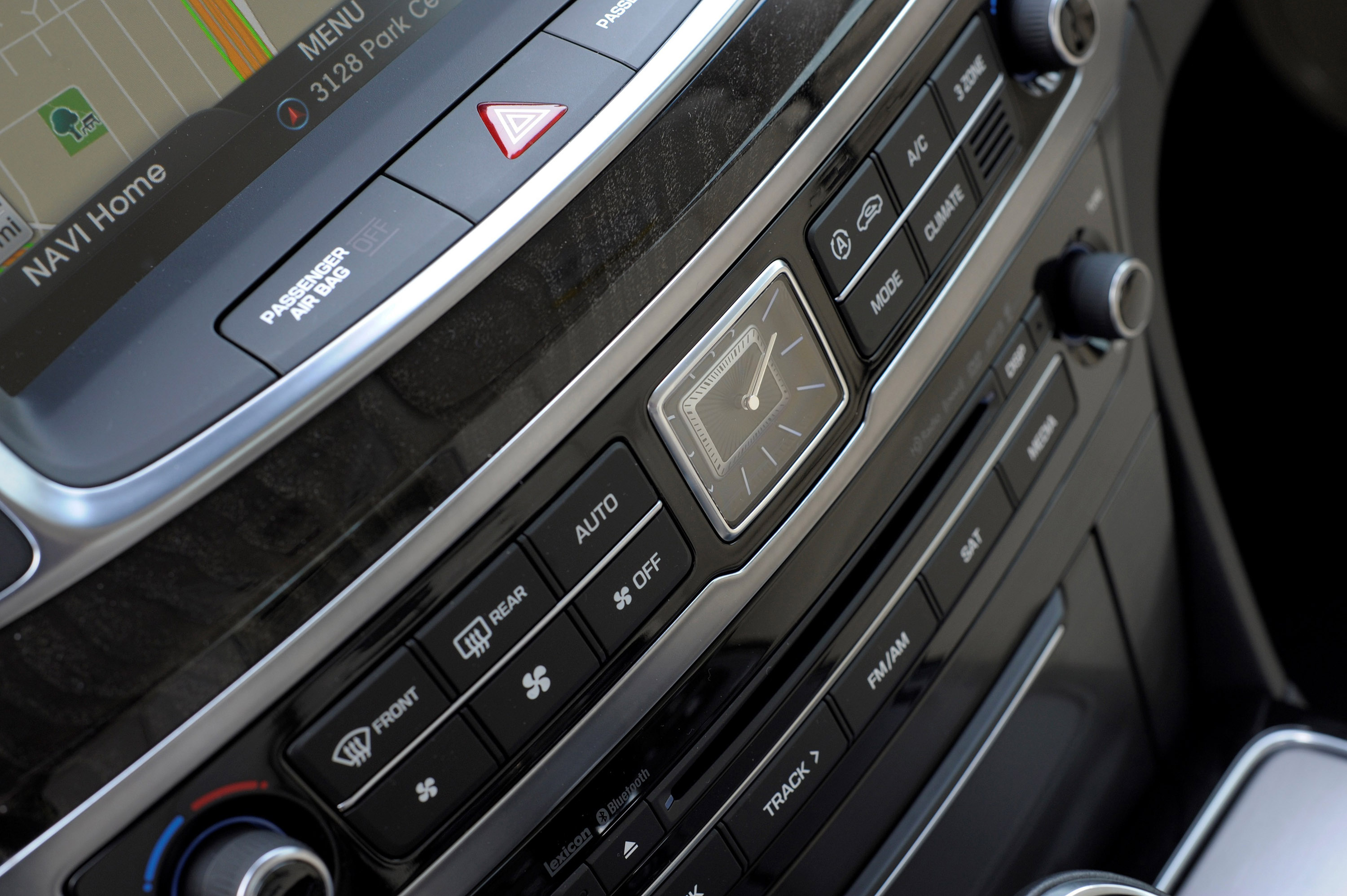 Hyundai Equus photo #25