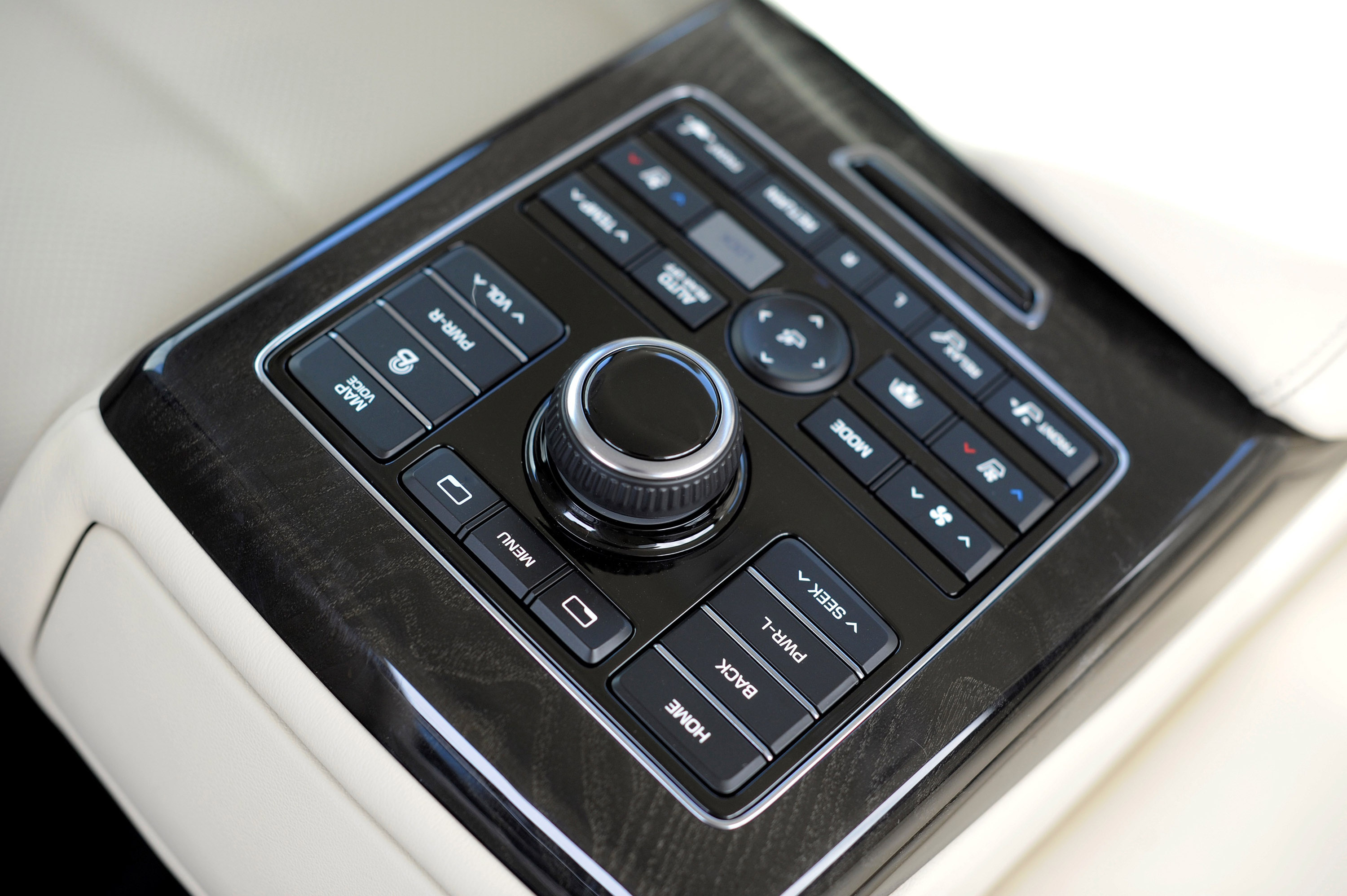 Hyundai Equus photo #26
