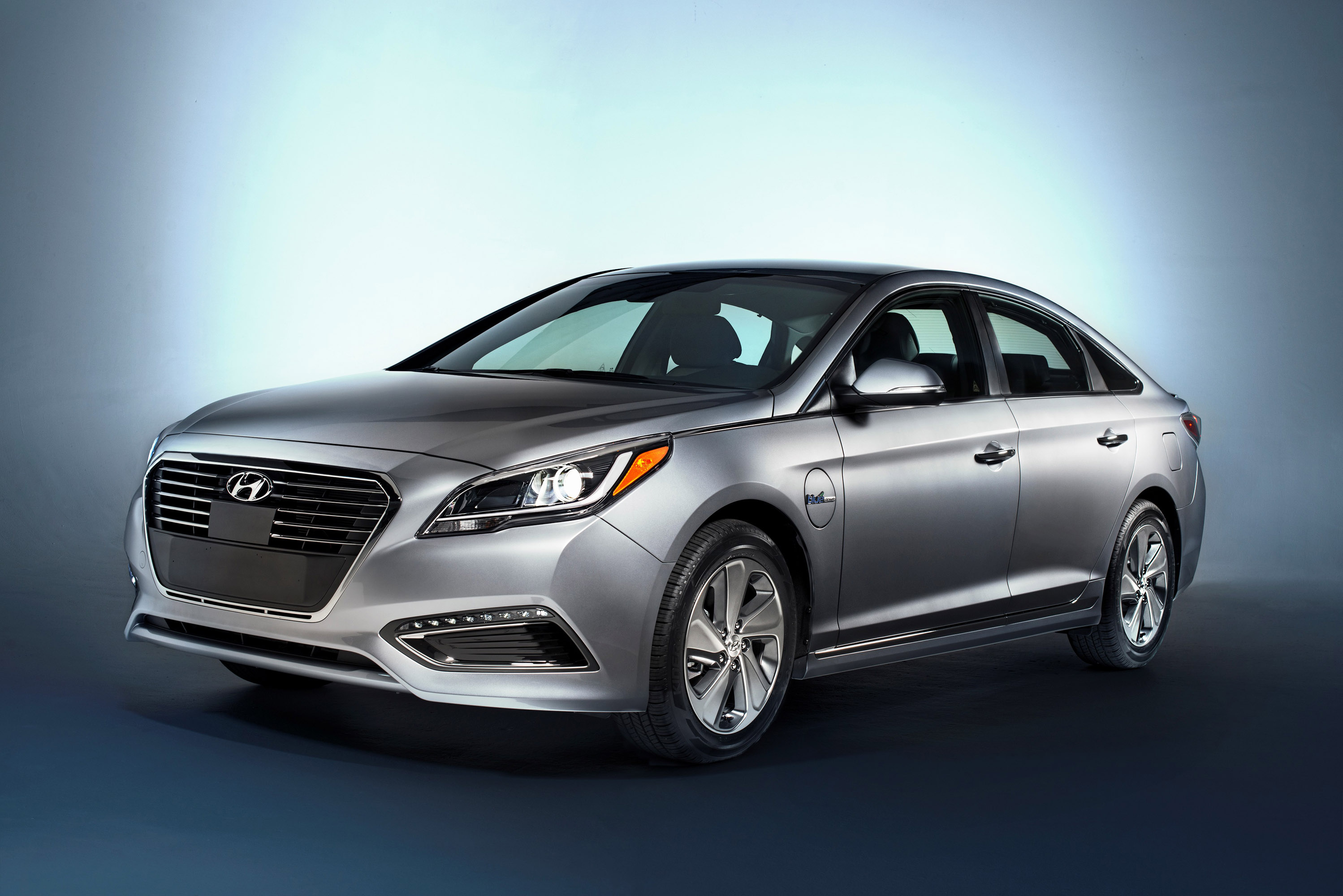 Hyundai Sonata Plug-in Hybrid photo #2