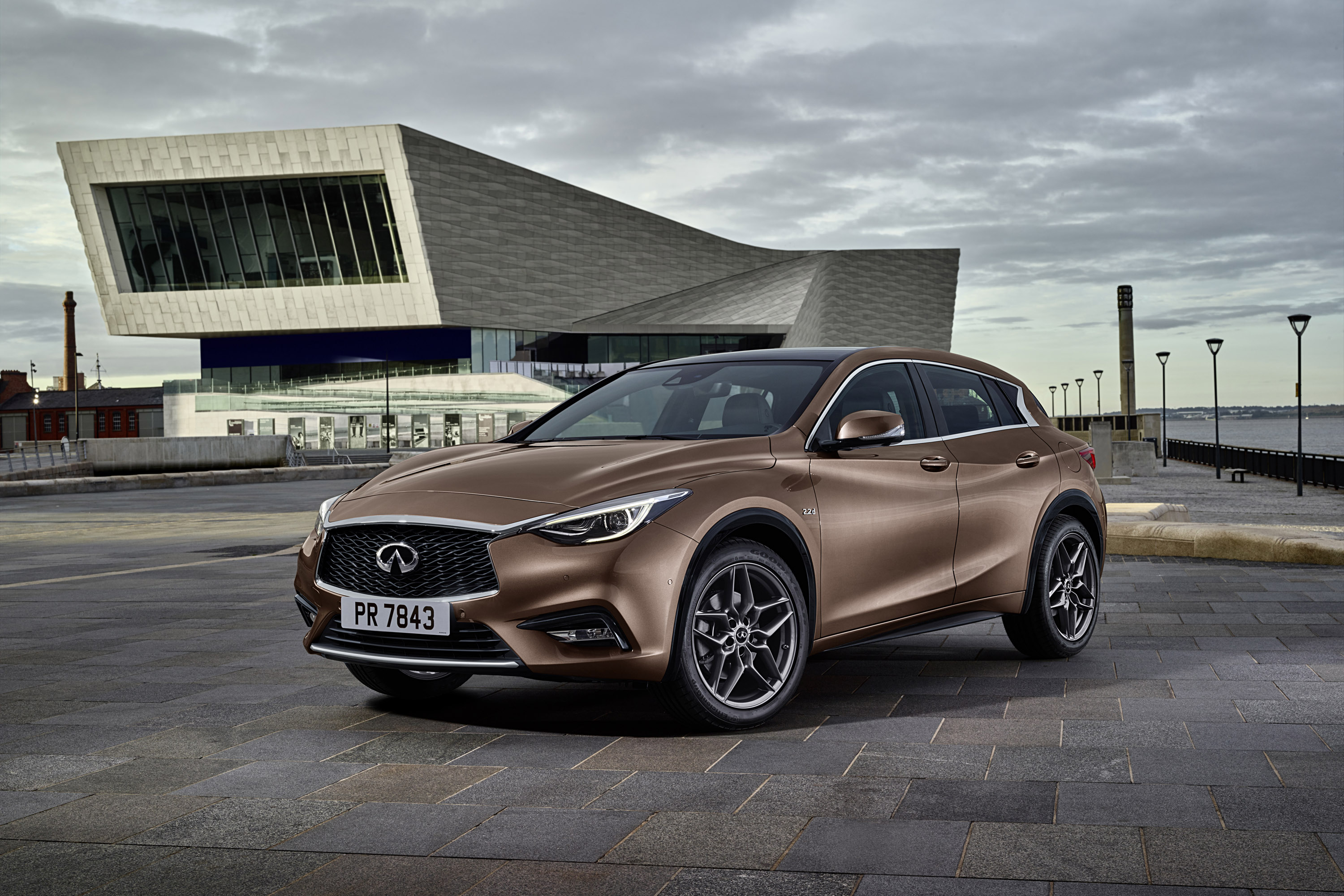 Infiniti Q30 photo #1