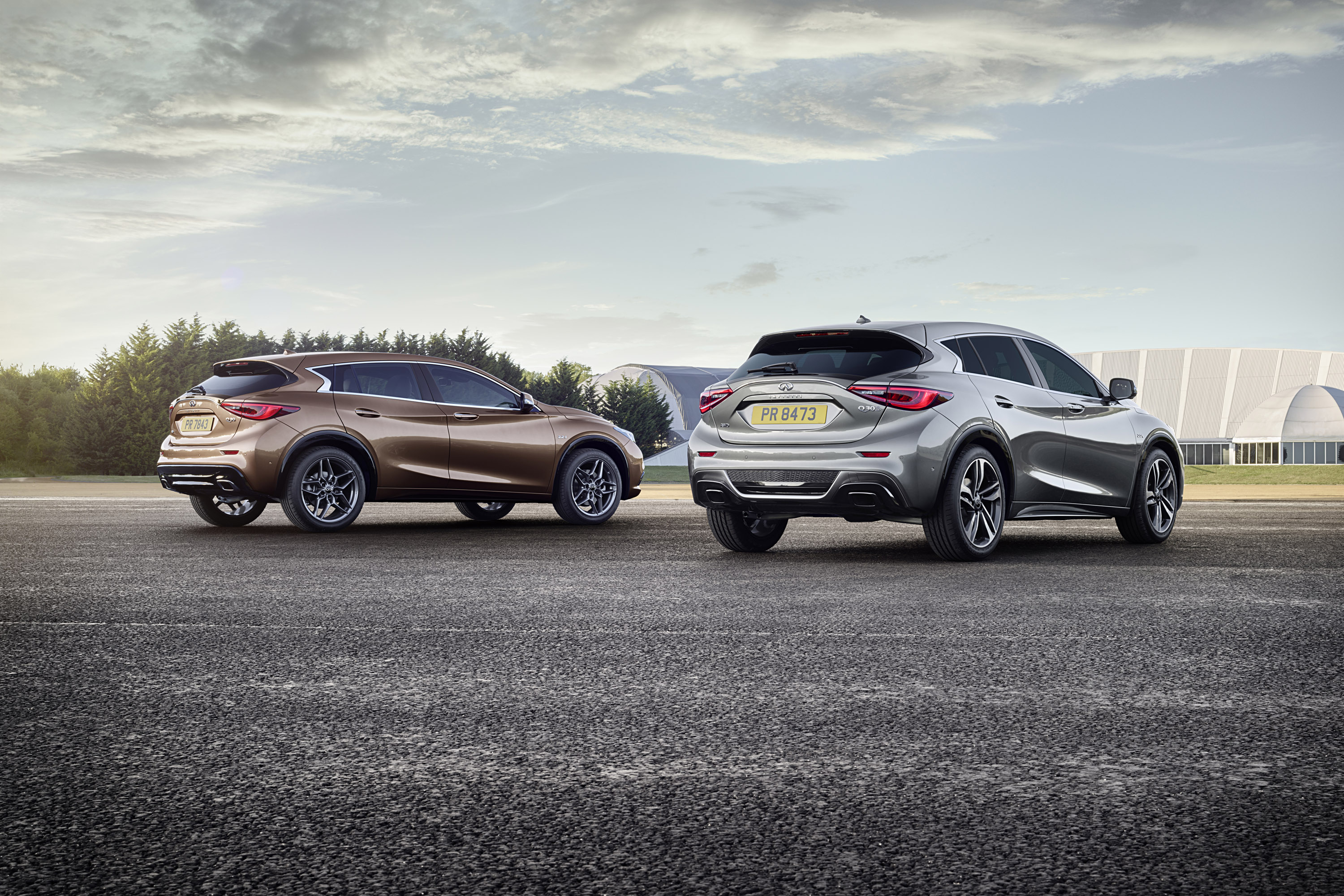 Infiniti Q30 photo #16