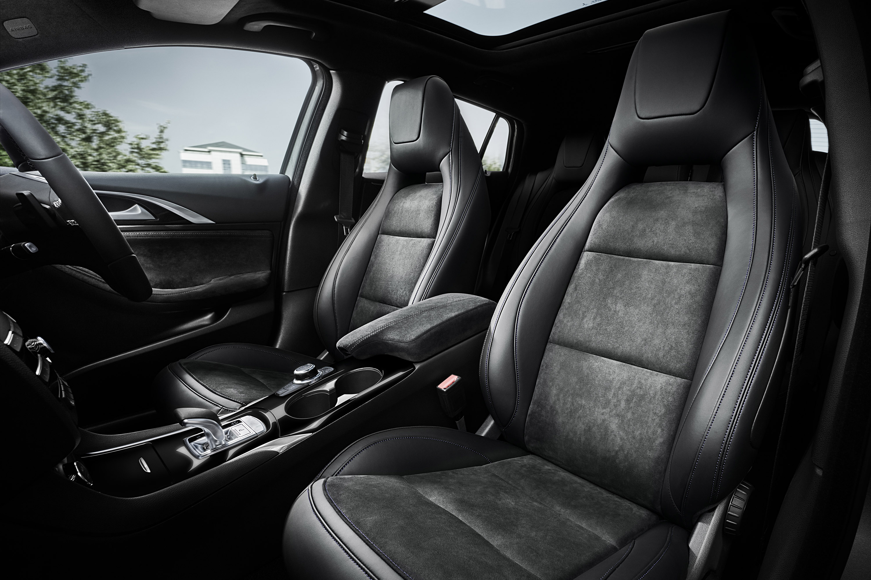 Infiniti Q30 photo #17