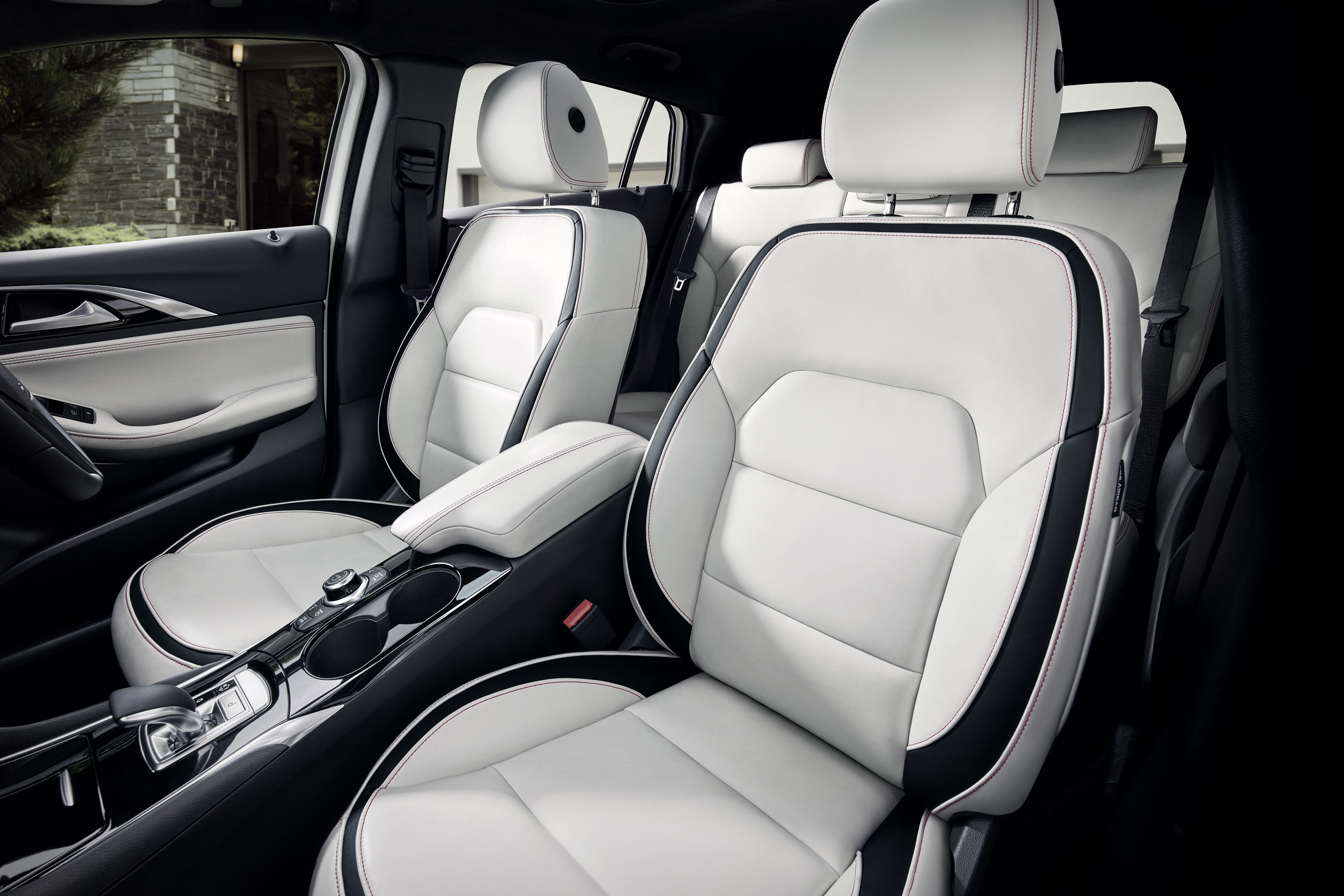 Infiniti Q30 photo #18