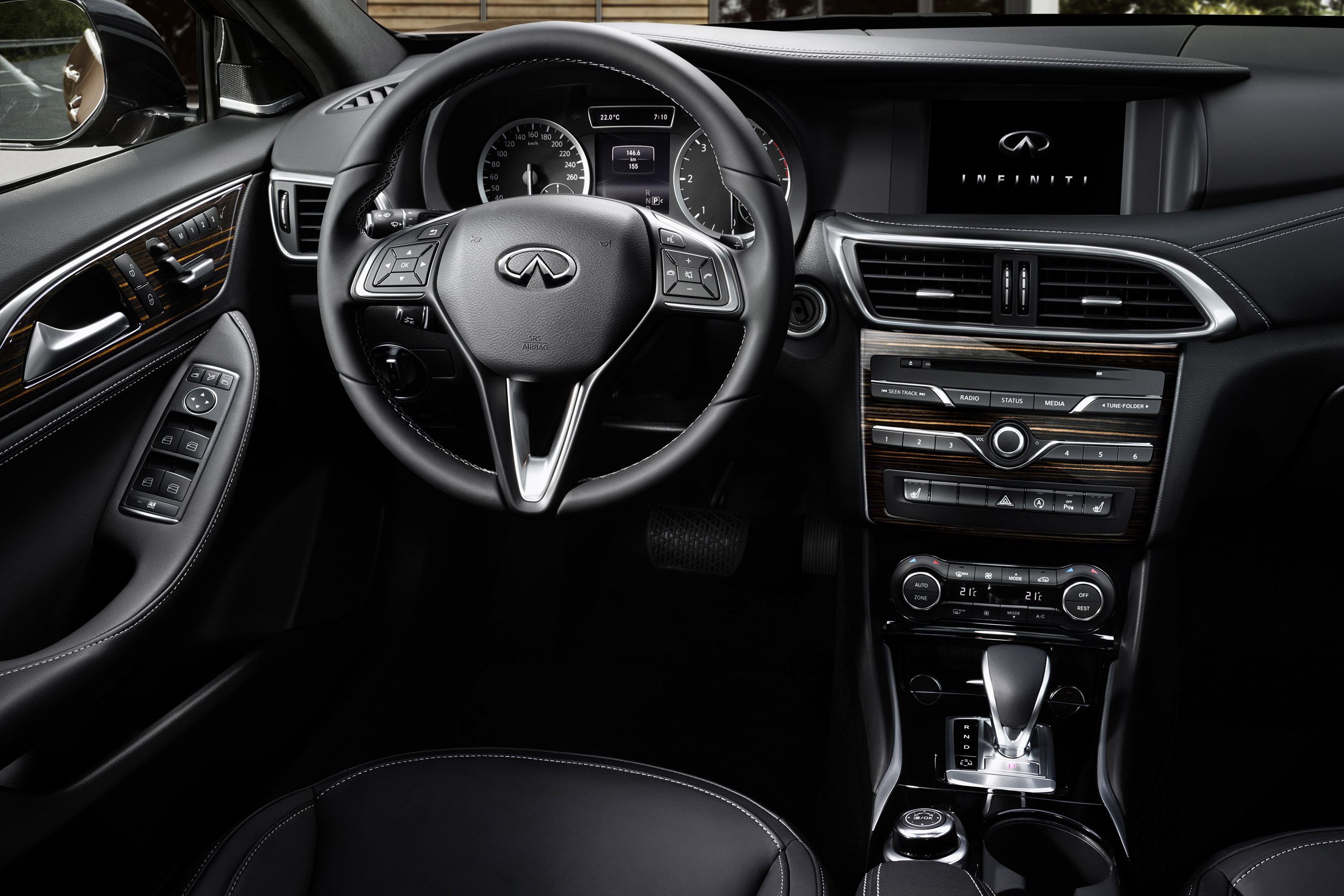Infiniti Q30 photo #20