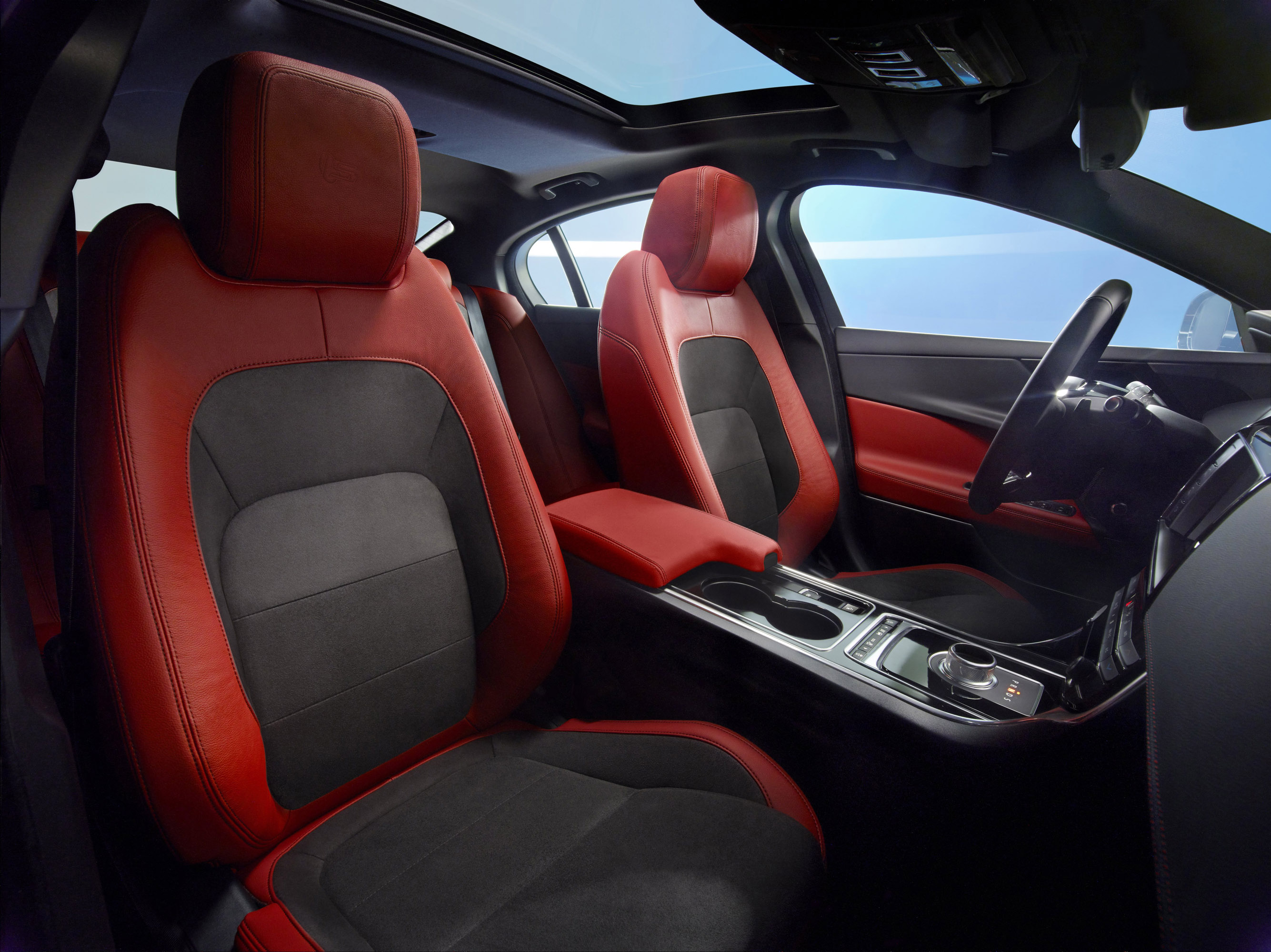 Jaguar XE S photo #28