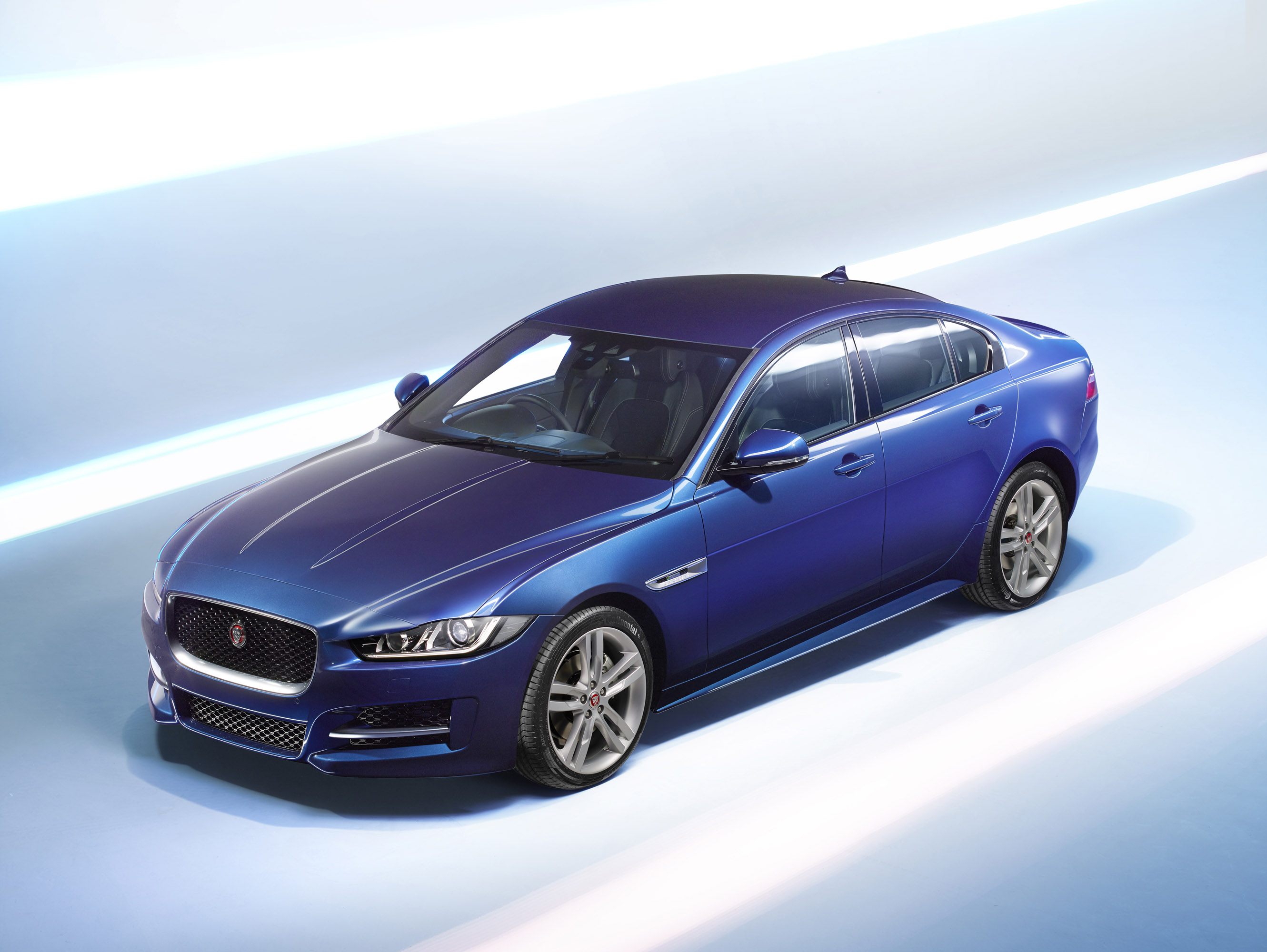 Jaguar XE photo #2