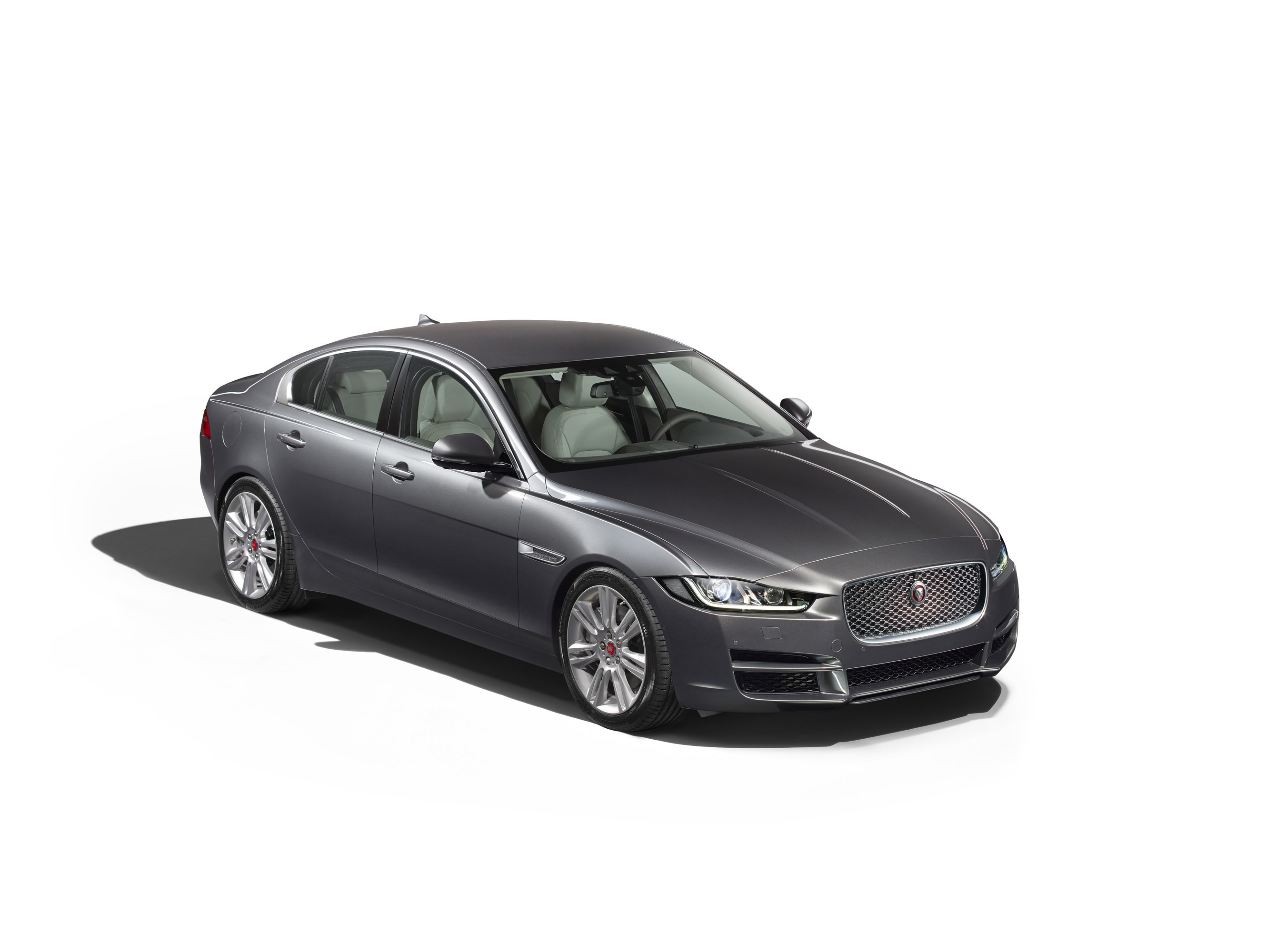 Jaguar XE photo #3