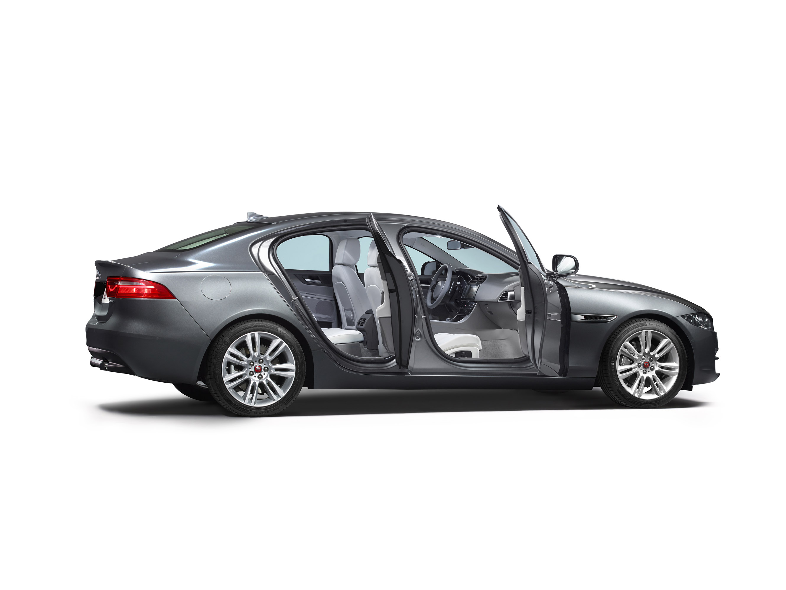 Jaguar XE photo #15