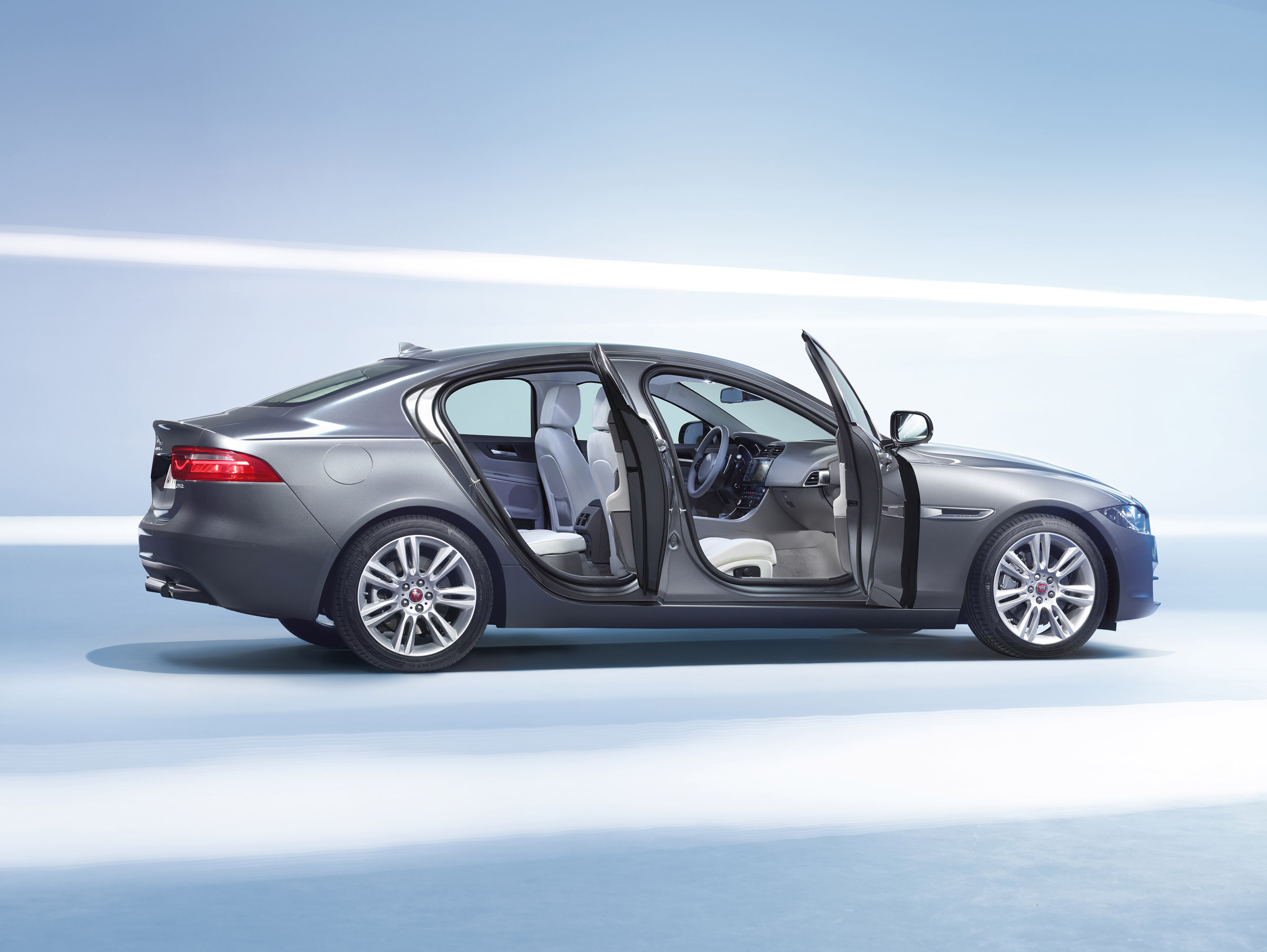 Jaguar XE photo #16