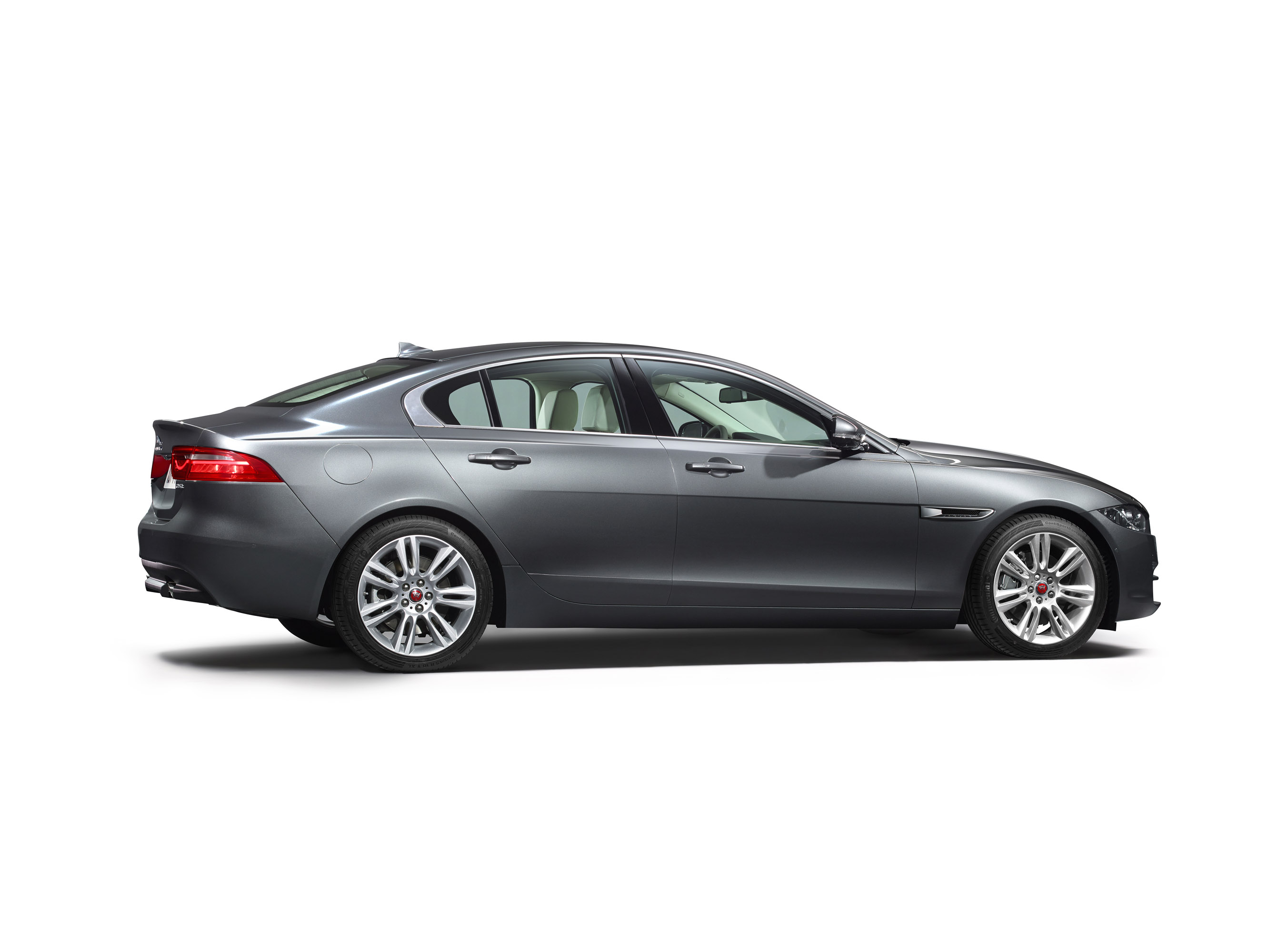 Jaguar XE photo #17