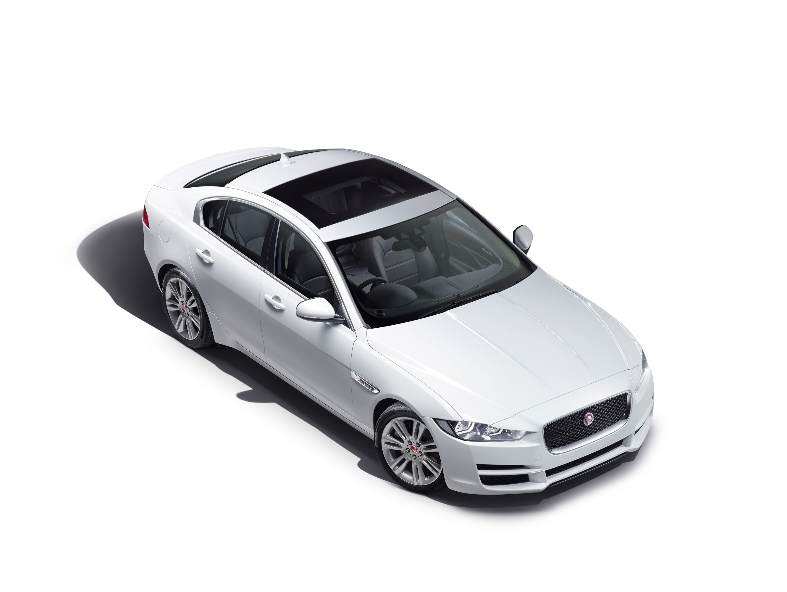 Jaguar XE photo #25